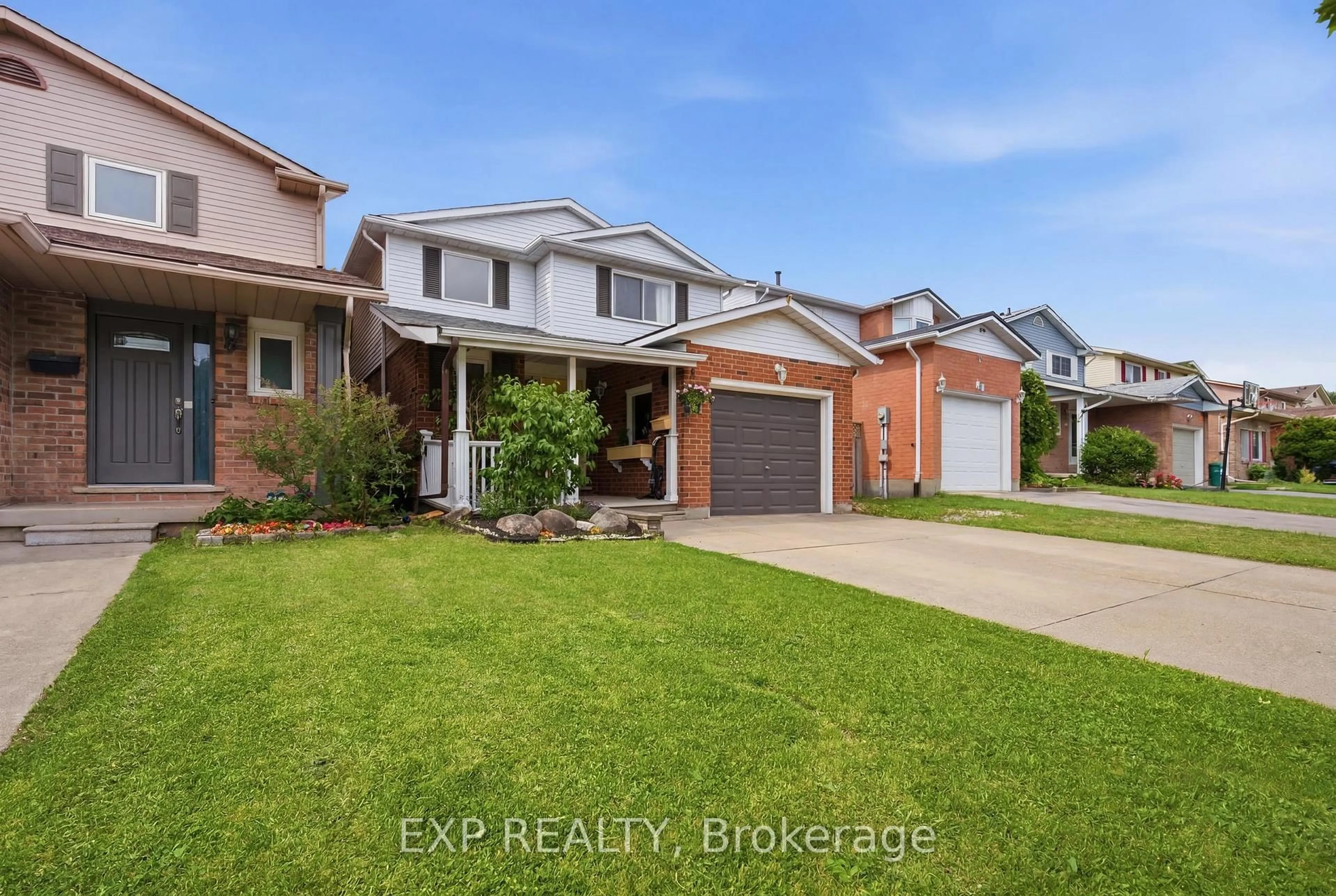 A pic from outside/outdoor area/front of a property/back of a property/a pic from drone, street for 86 Baxter Cres, Thorold Ontario L2V 4R6