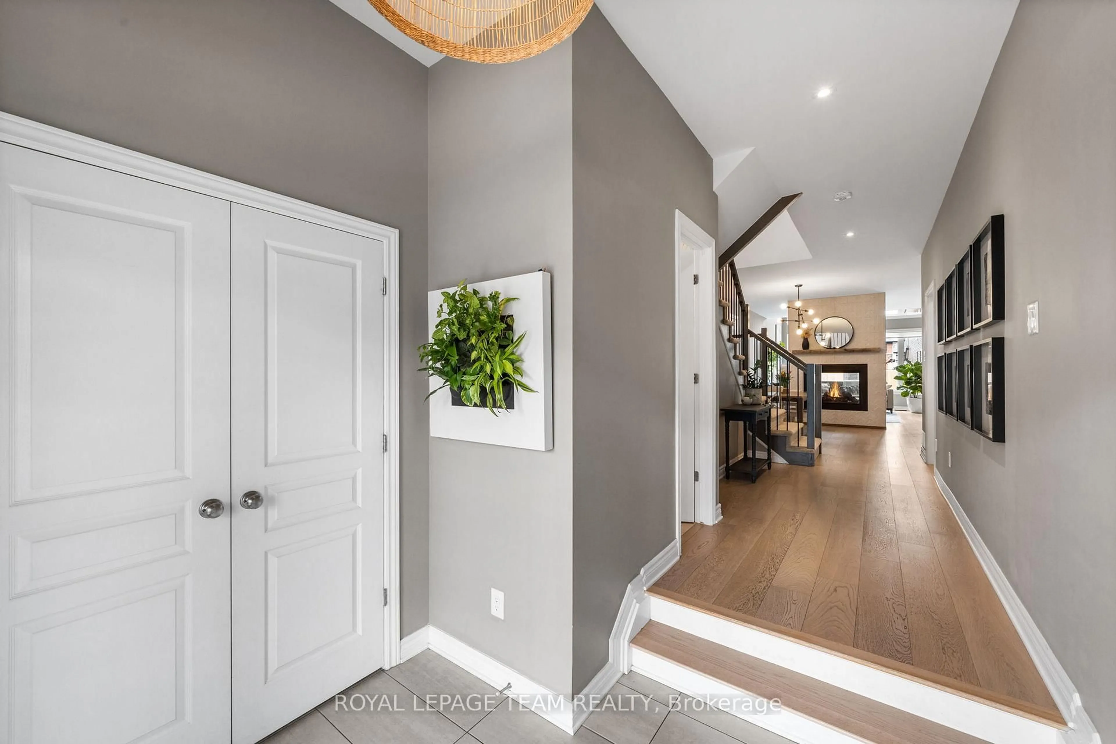 Indoor entryway for 84 Warrior St, Ottawa Ontario K2V 0M2
