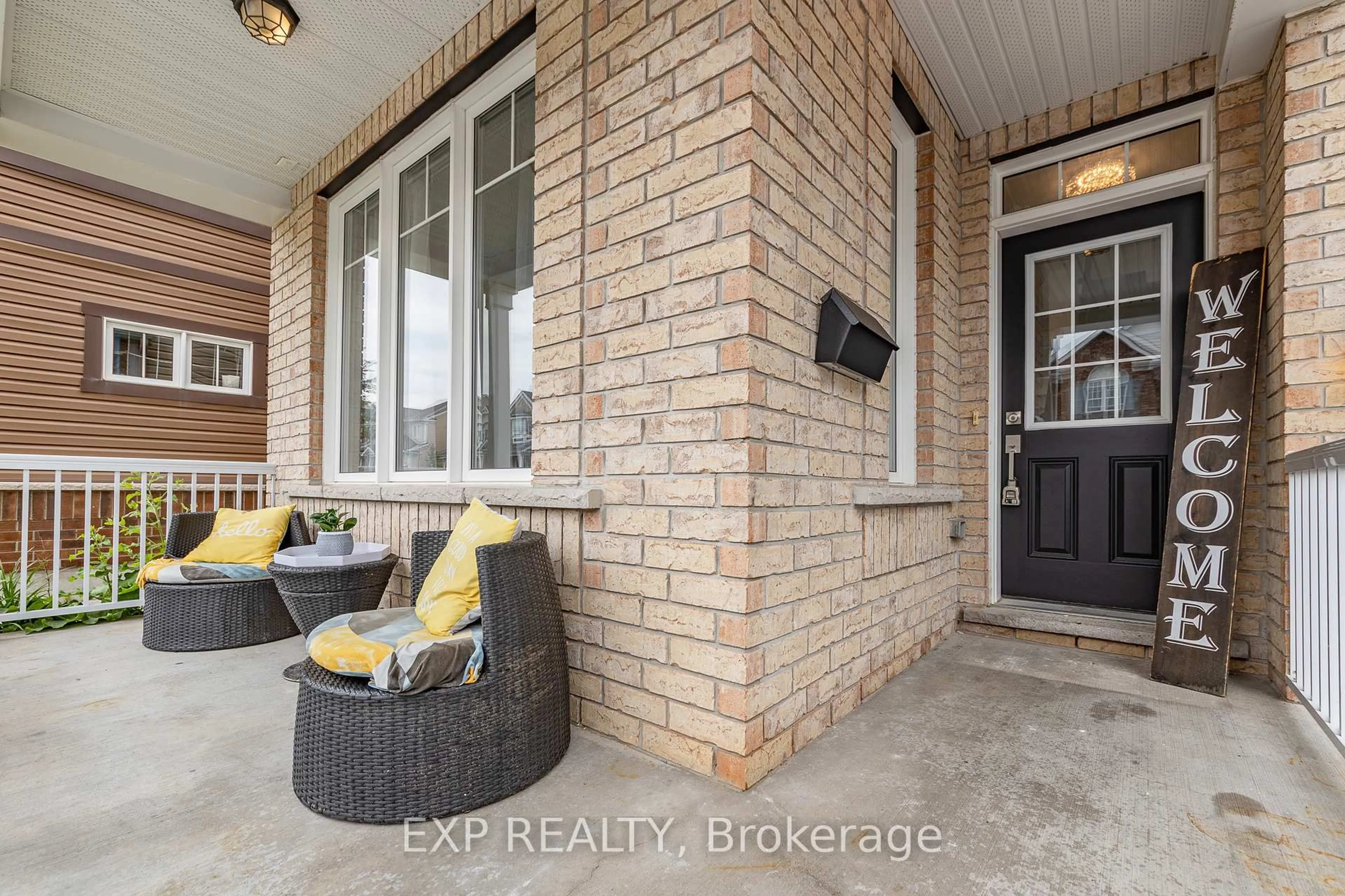 Indoor entryway for 155 Lily Pond St, Ottawa Ontario K2M 0J5