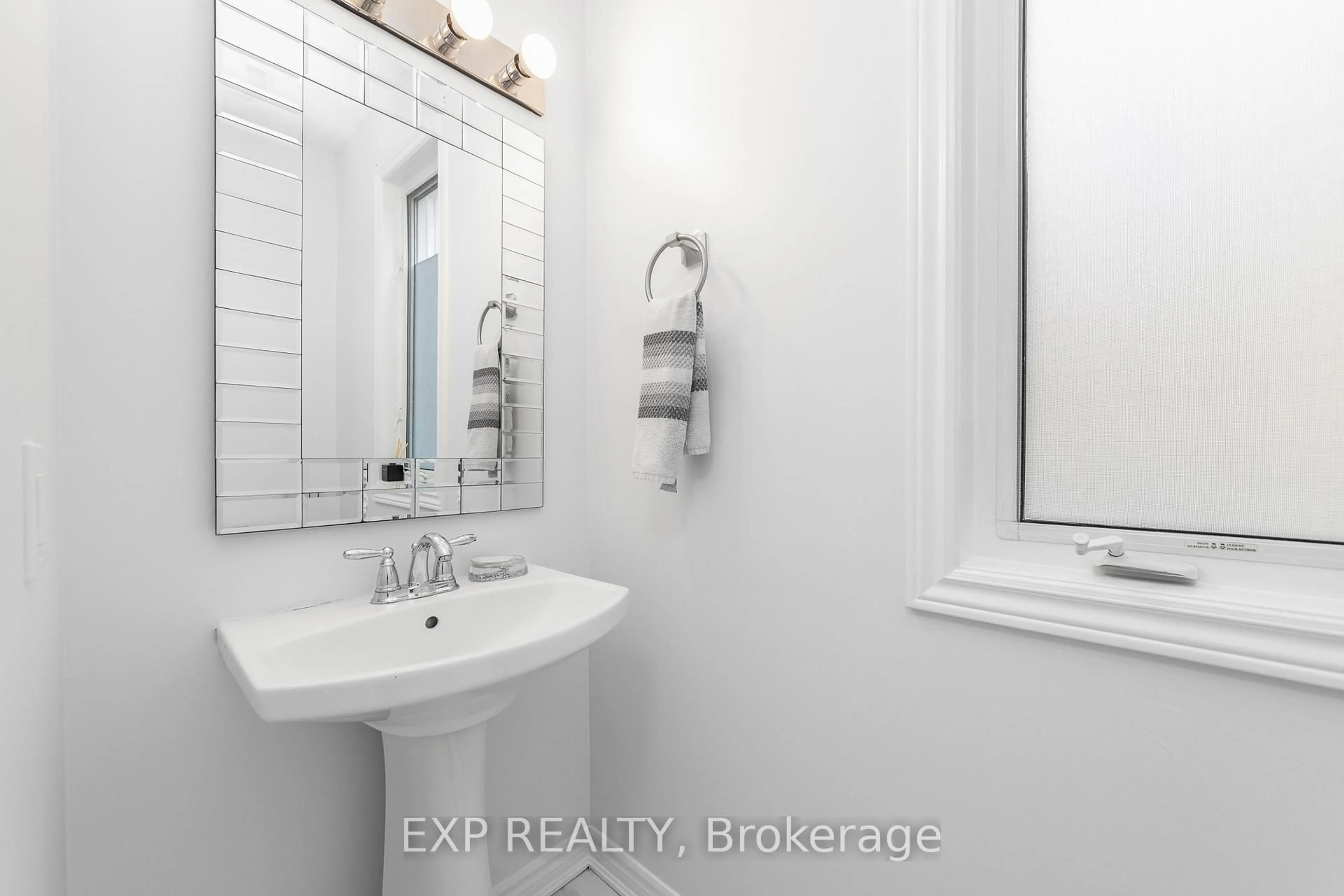 Standard bathroom, ceramic/tile floor for 155 Lily Pond St, Ottawa Ontario K2M 0J5