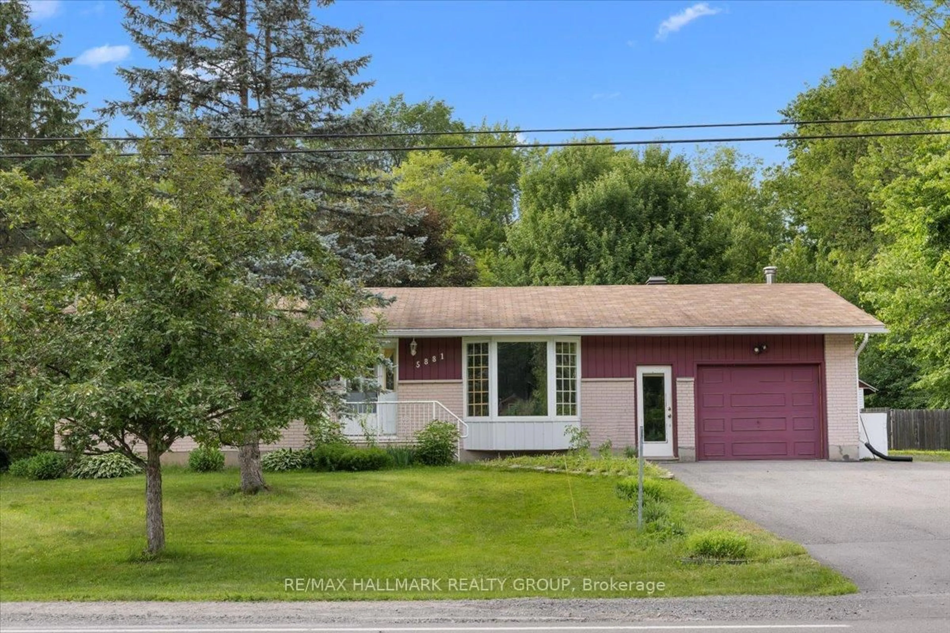 A pic from outside/outdoor area/front of a property/back of a property/a pic from drone, street for 5881 Piperville Rd, Carlsbad Springs Ontario K0A 1K0