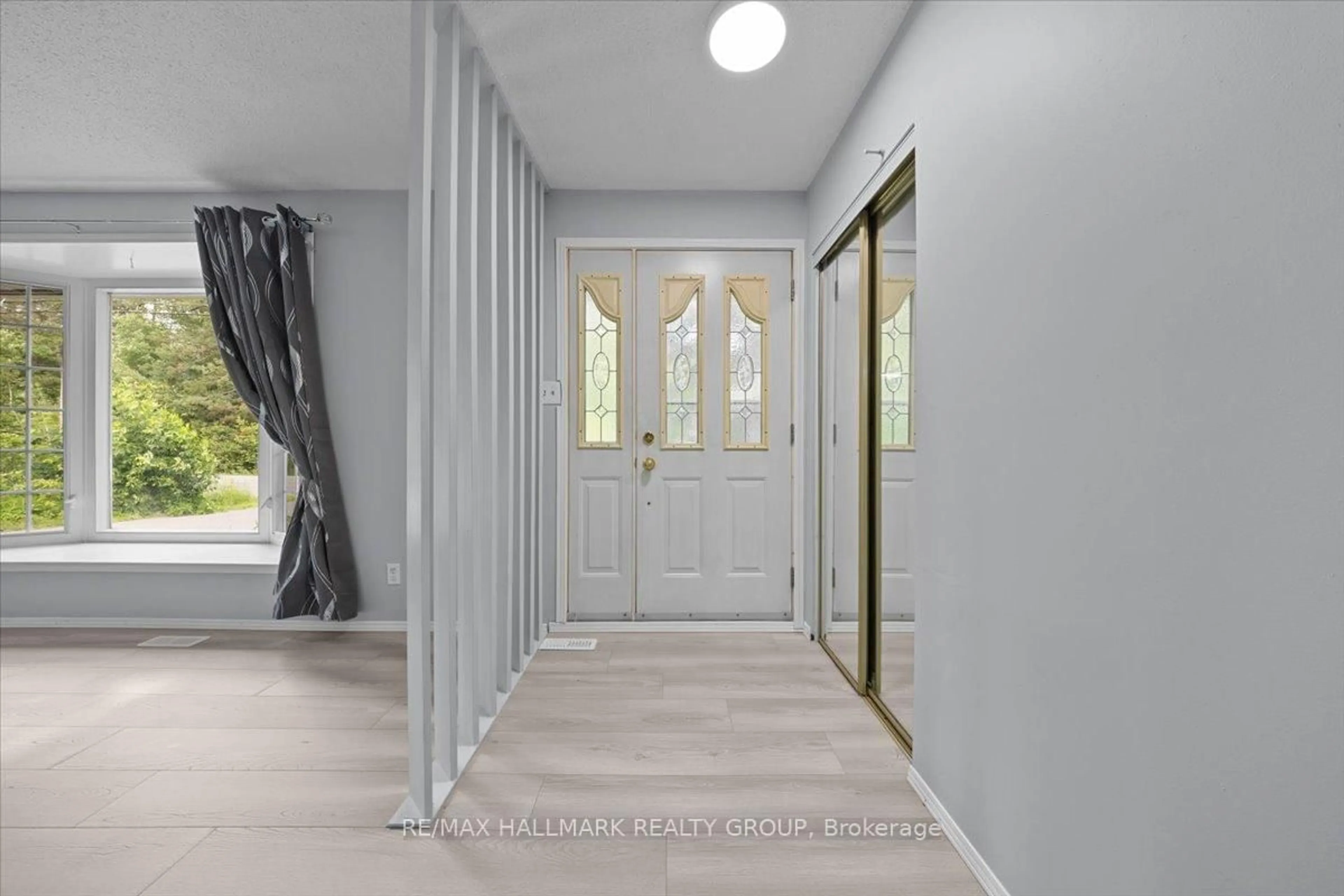 Indoor entryway for 5881 Piperville Rd, Carlsbad Springs Ontario K0A 1K0