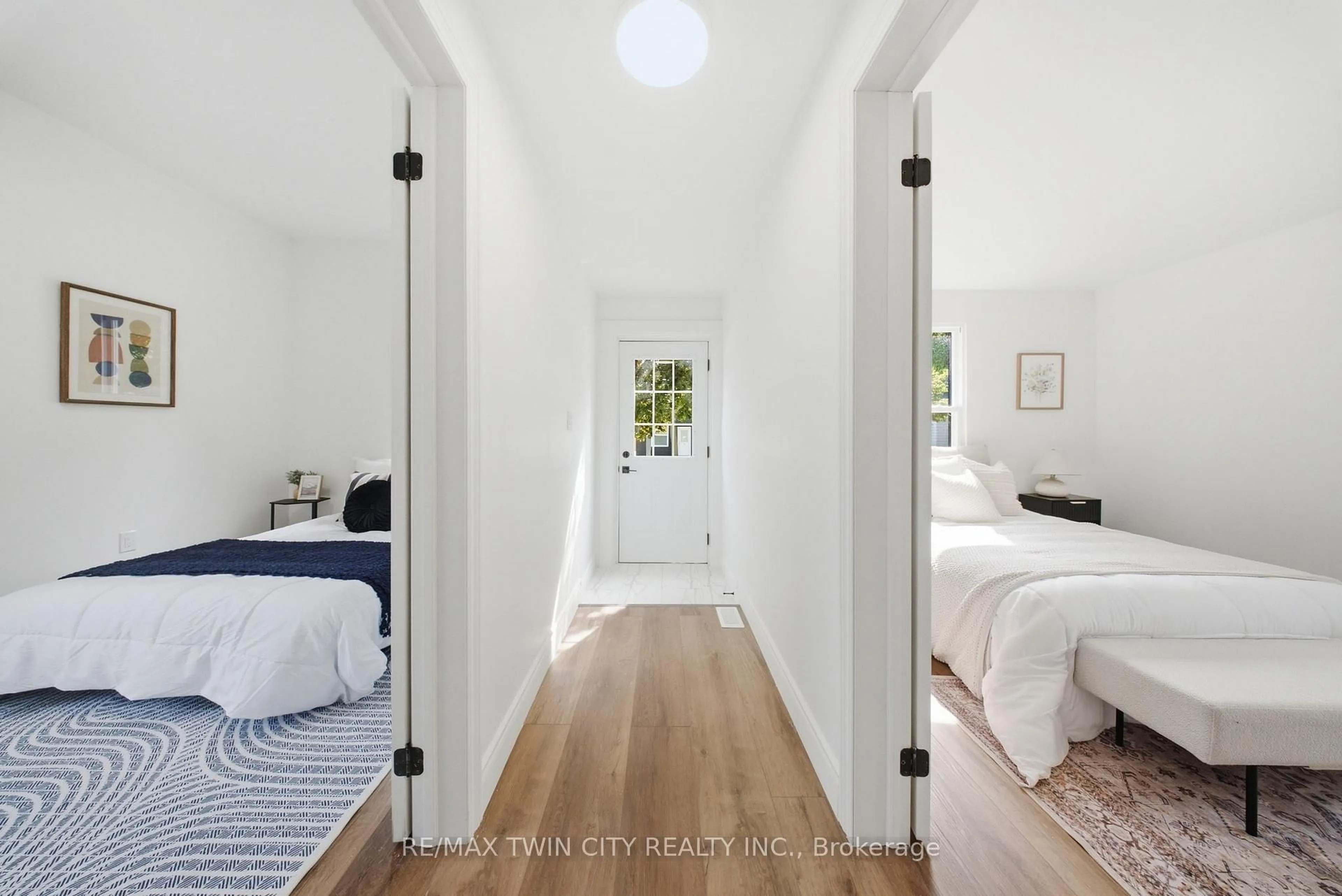 Indoor entryway for 49 Pearl St, Brantford Ontario N3T 3N5