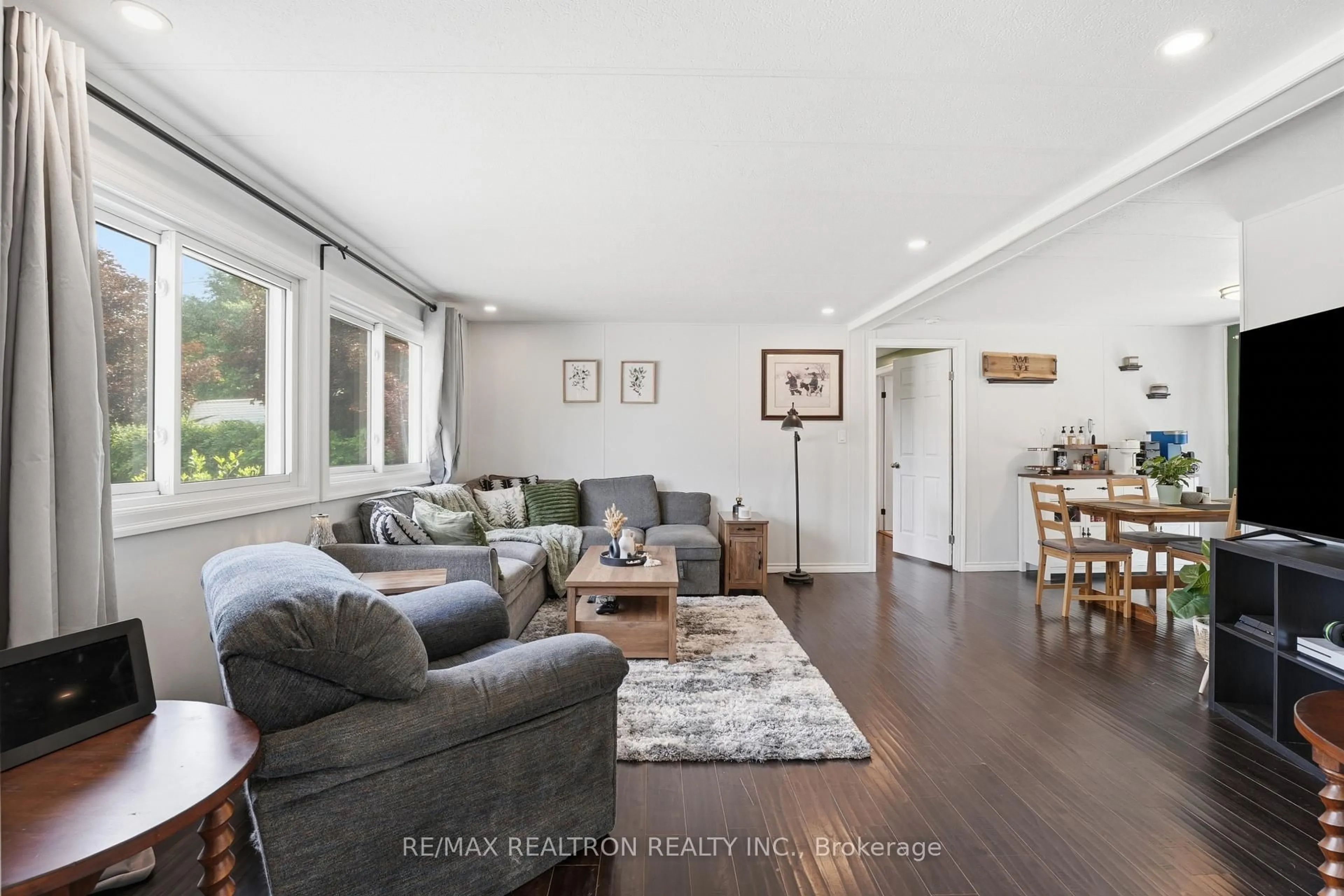 Living room with furniture, wood/laminate floor for 18 Station St, Amaranth Ontario L9W 0V2