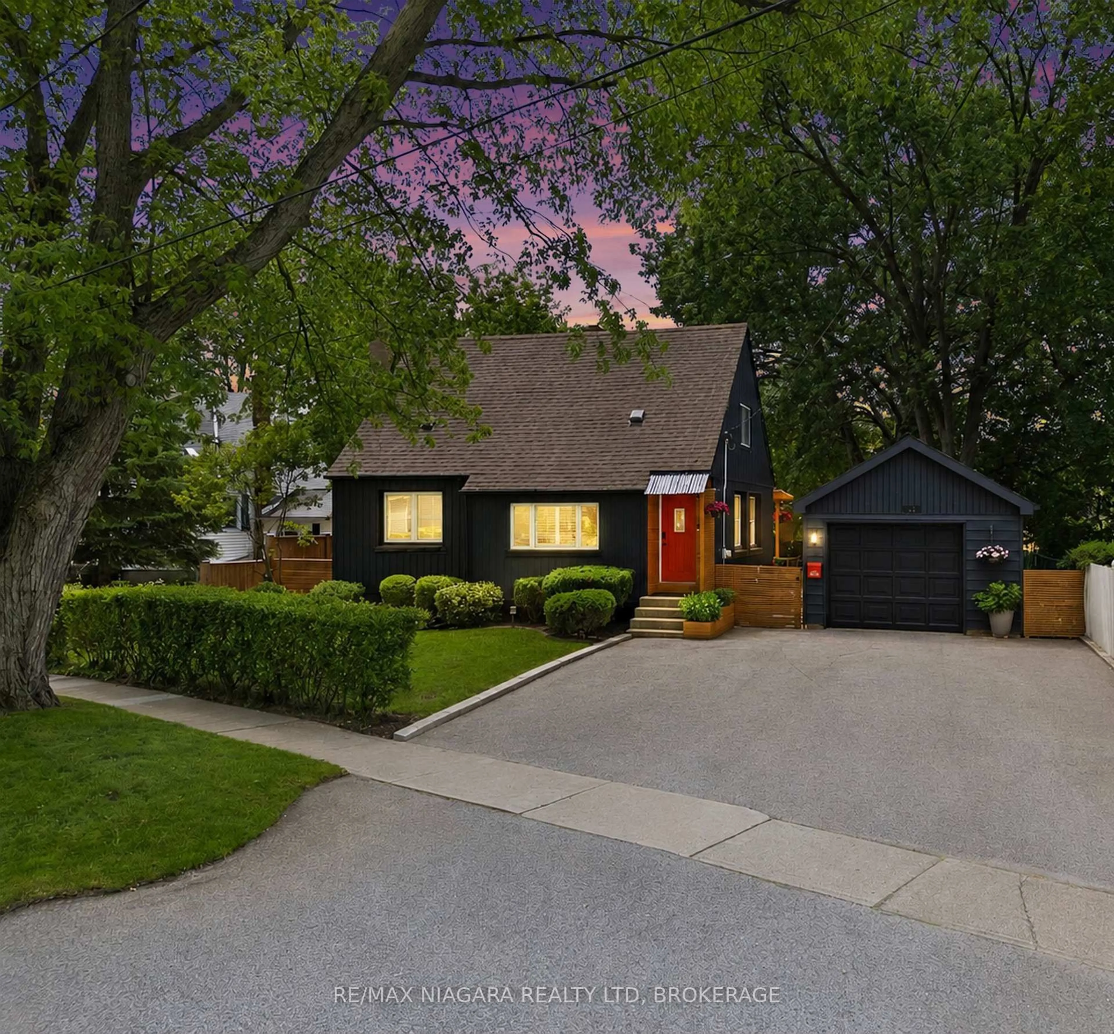 Home with brick exterior material, street for 83 Devon Rd, St. Catharines Ontario L2N 1X5