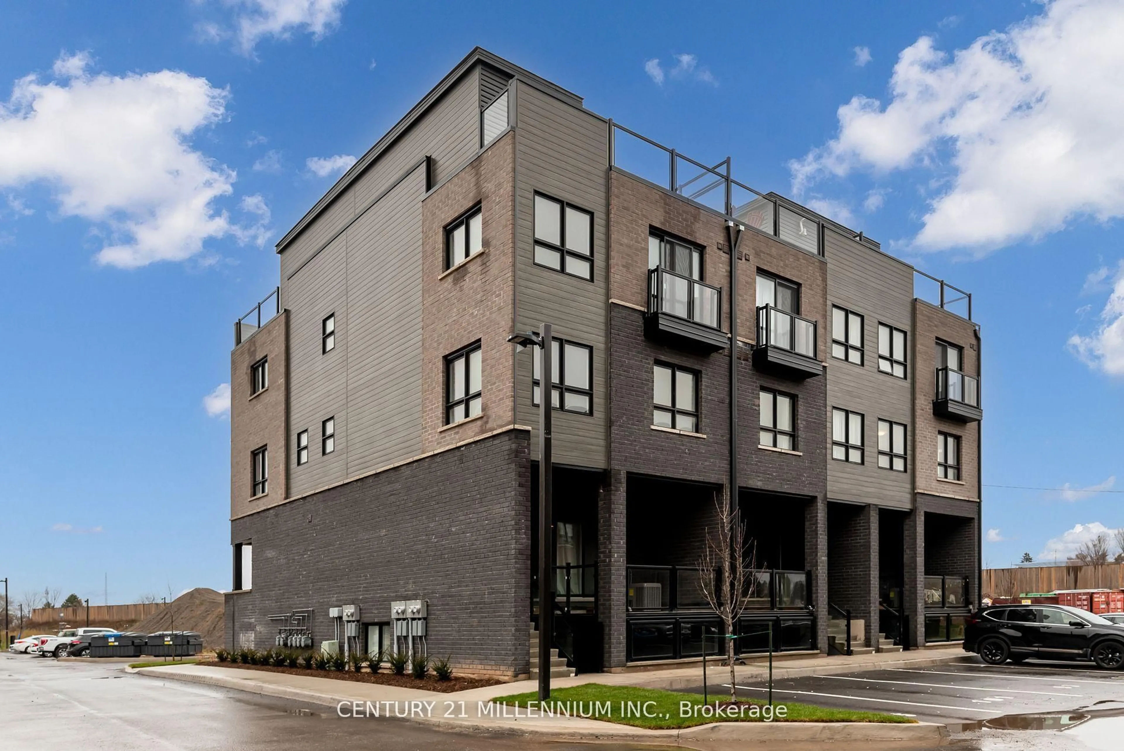 Patio, building for 6705 Cropp St #102, Niagara Falls Ontario L2E 5J8