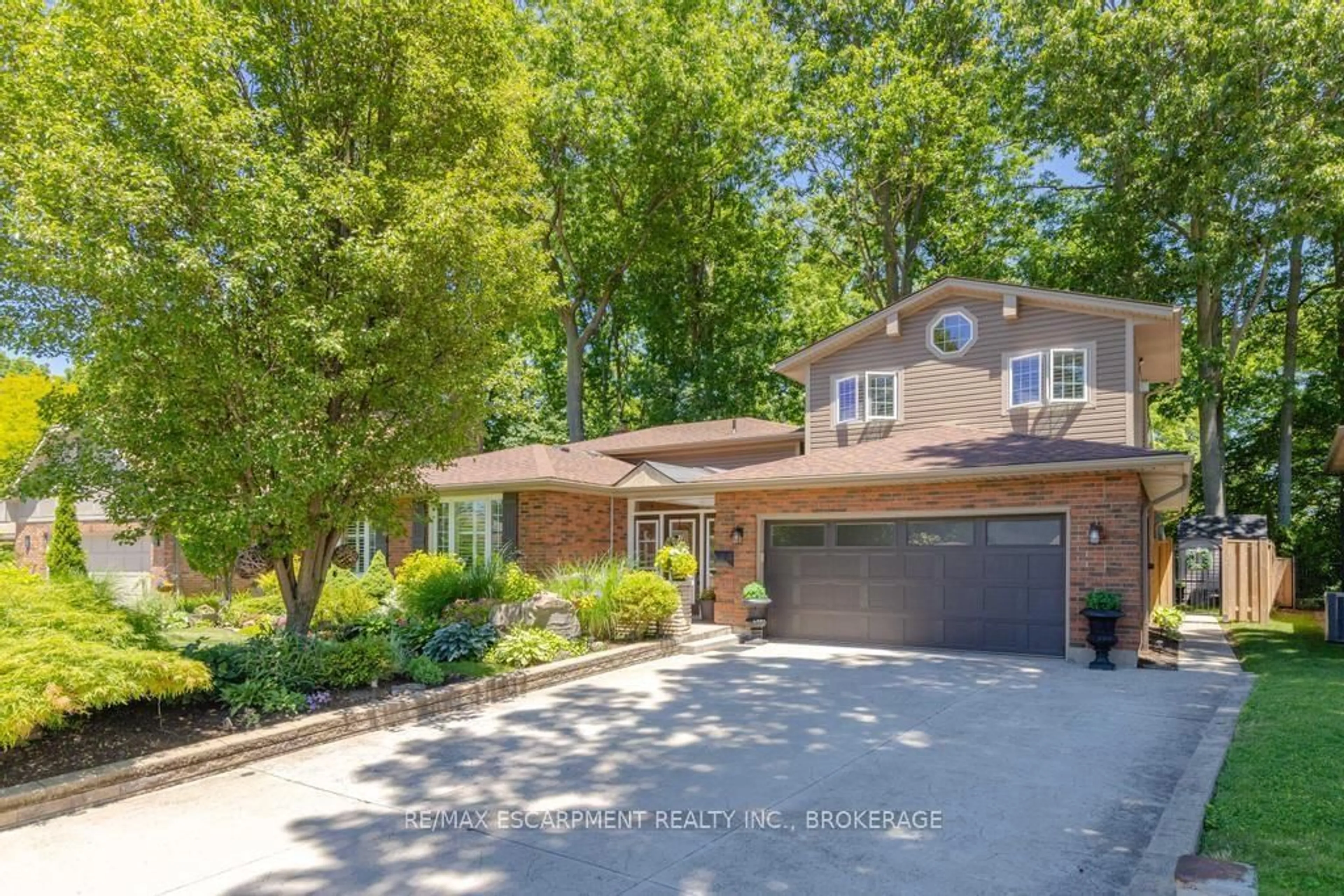 Home with brick exterior material, street for 26 Butler Cres, St. Catharines Ontario L2M 7B3