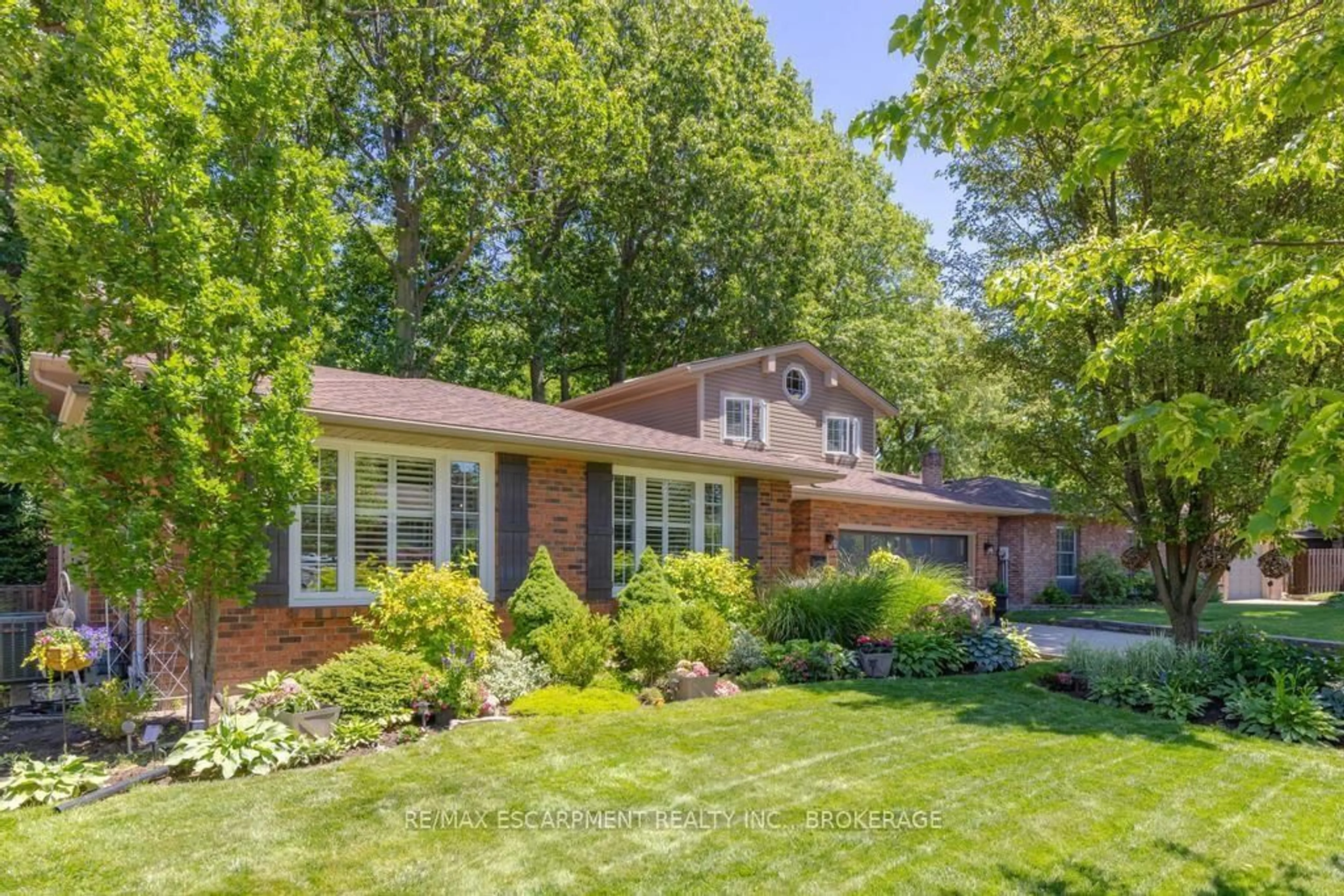 Home with brick exterior material, street for 26 Butler Cres, St. Catharines Ontario L2M 7B3