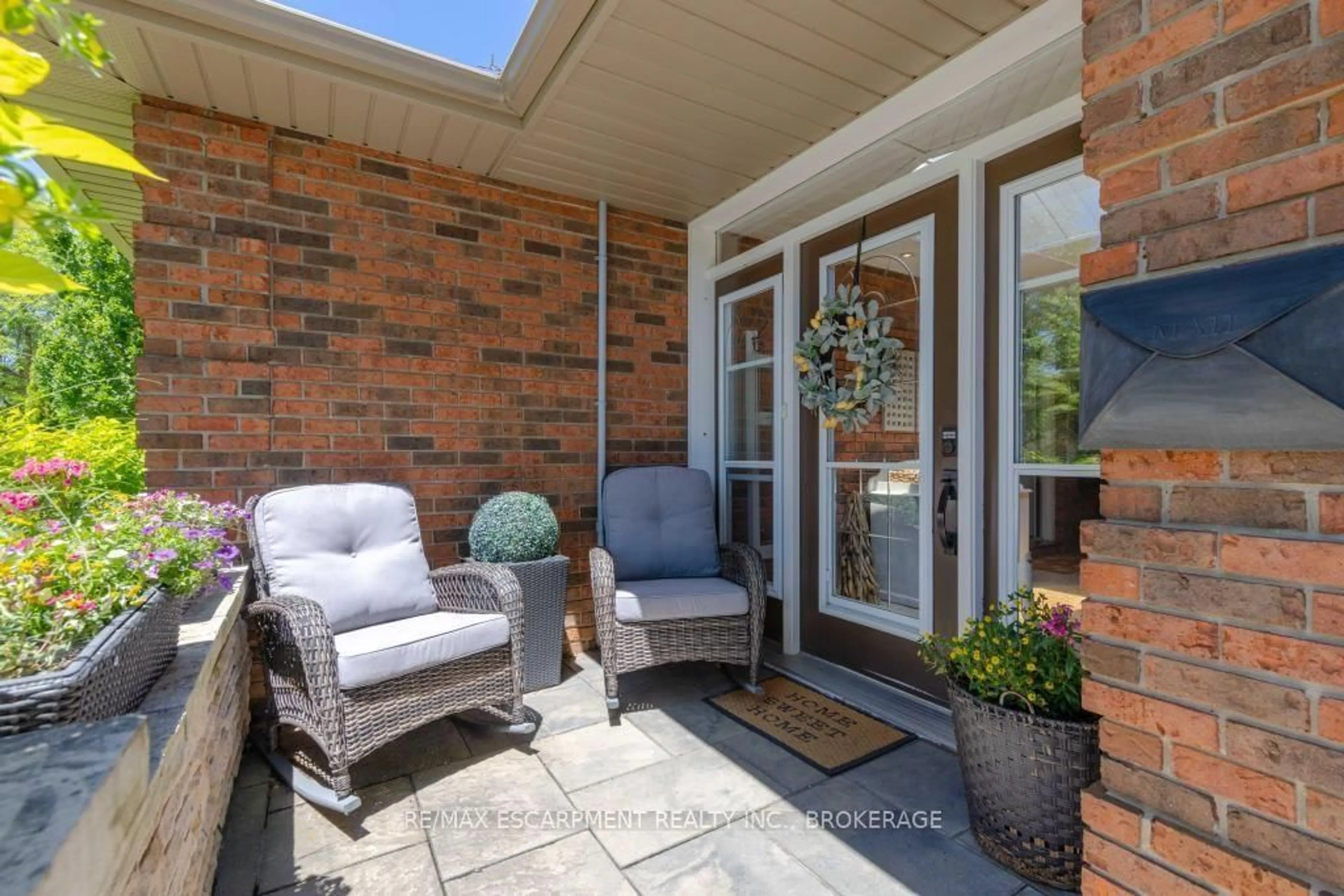 Patio, street for 26 Butler Cres, St. Catharines Ontario L2M 7B3
