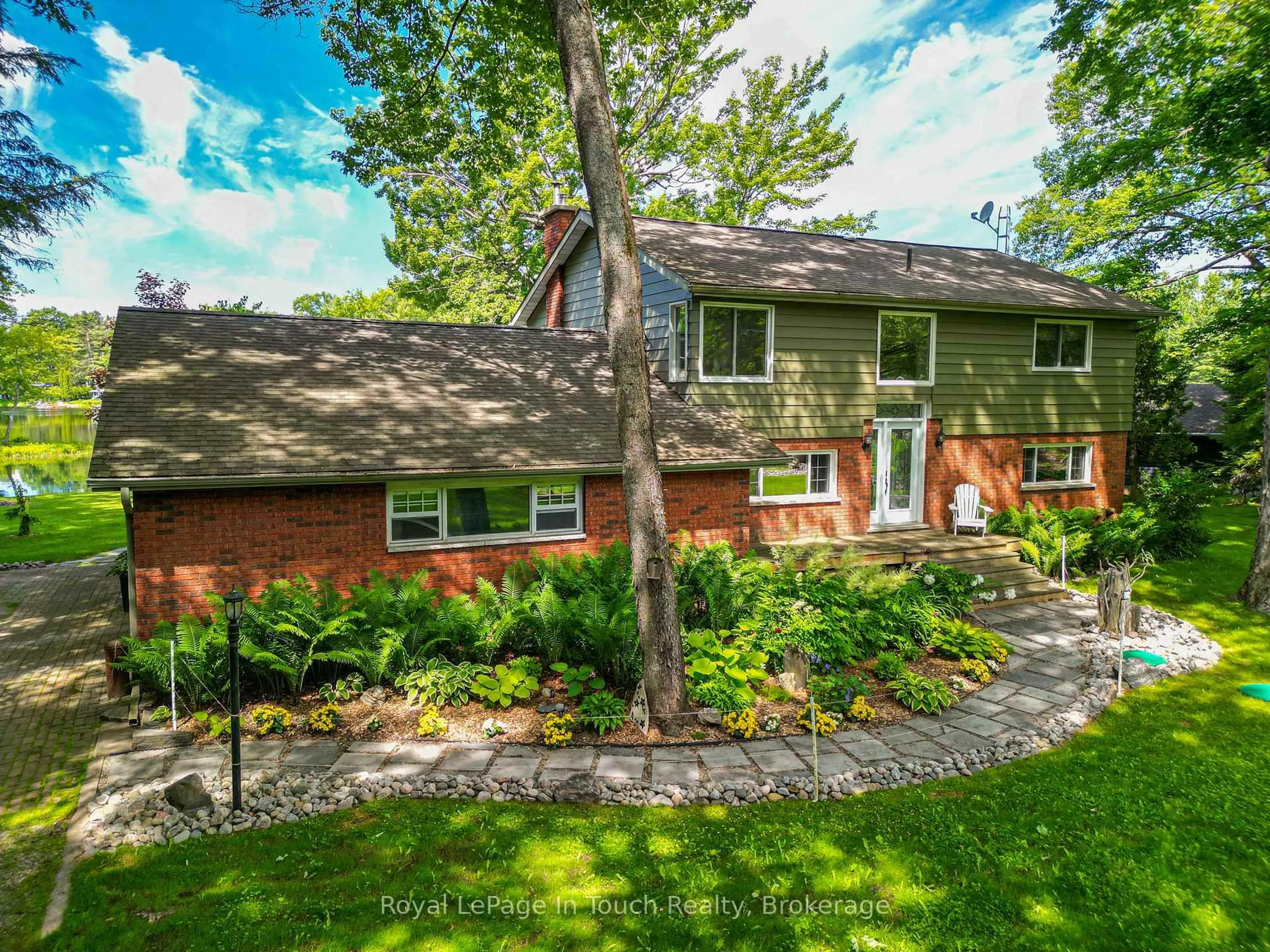 A pic from outside/outdoor area/front of a property/back of a property/a pic from drone, street for 1464 Golden Beach Rd, Bracebridge Ontario P1L 1W8