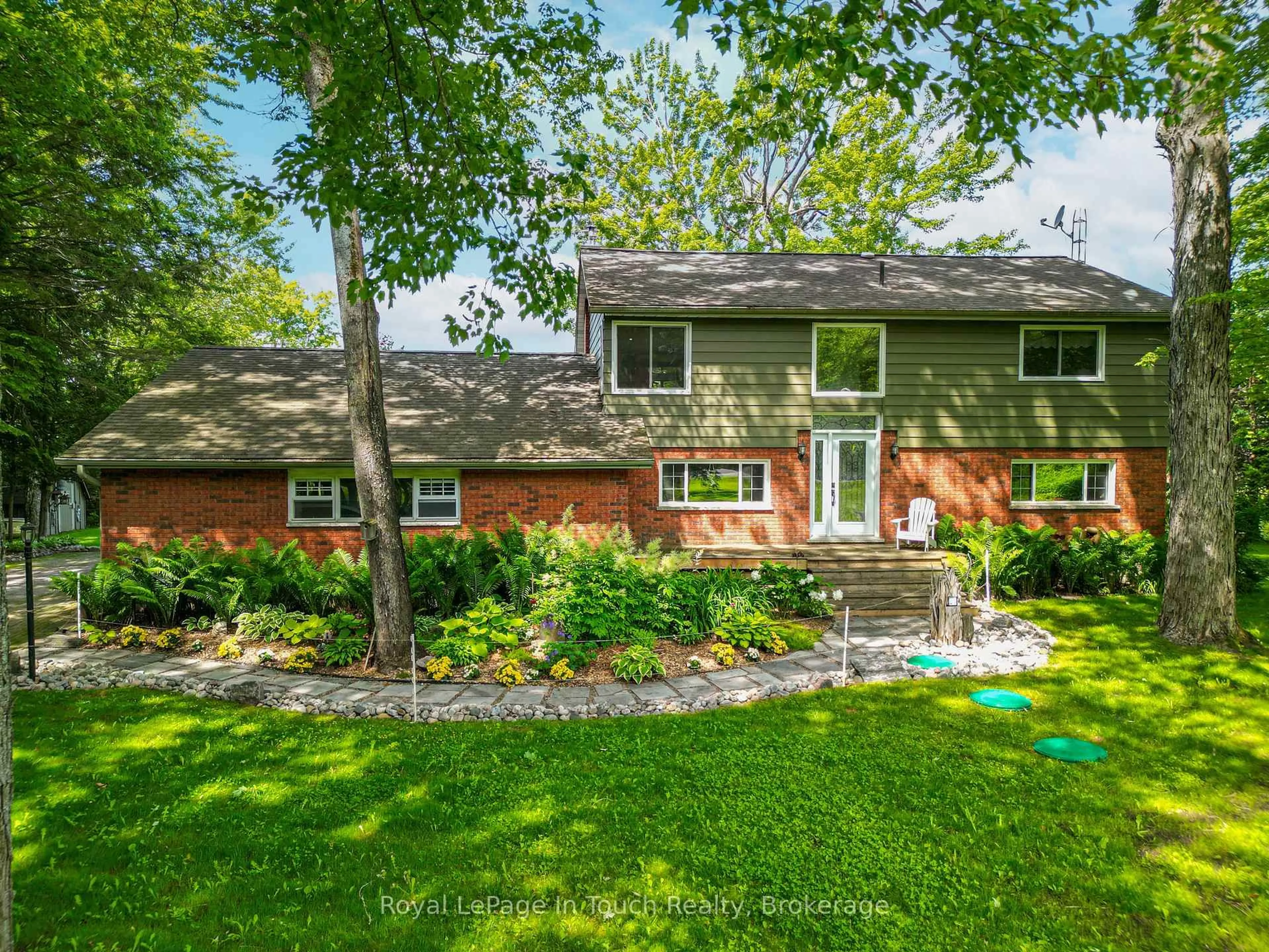 A pic from outside/outdoor area/front of a property/back of a property/a pic from drone, street for 1464 Golden Beach Rd, Bracebridge Ontario P1L 1W8