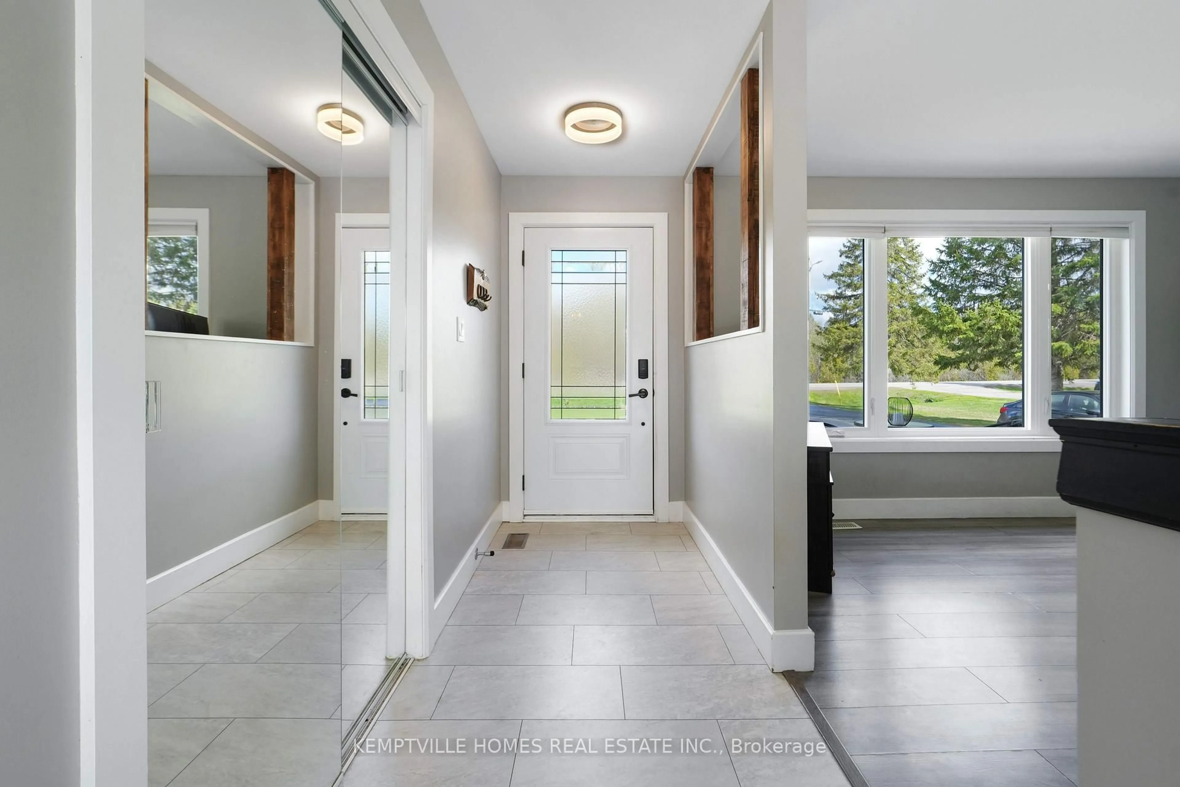 Indoor entryway for 2134 County 20 (Oxford Station) Rd, North Grenville Ontario K0G 1T0