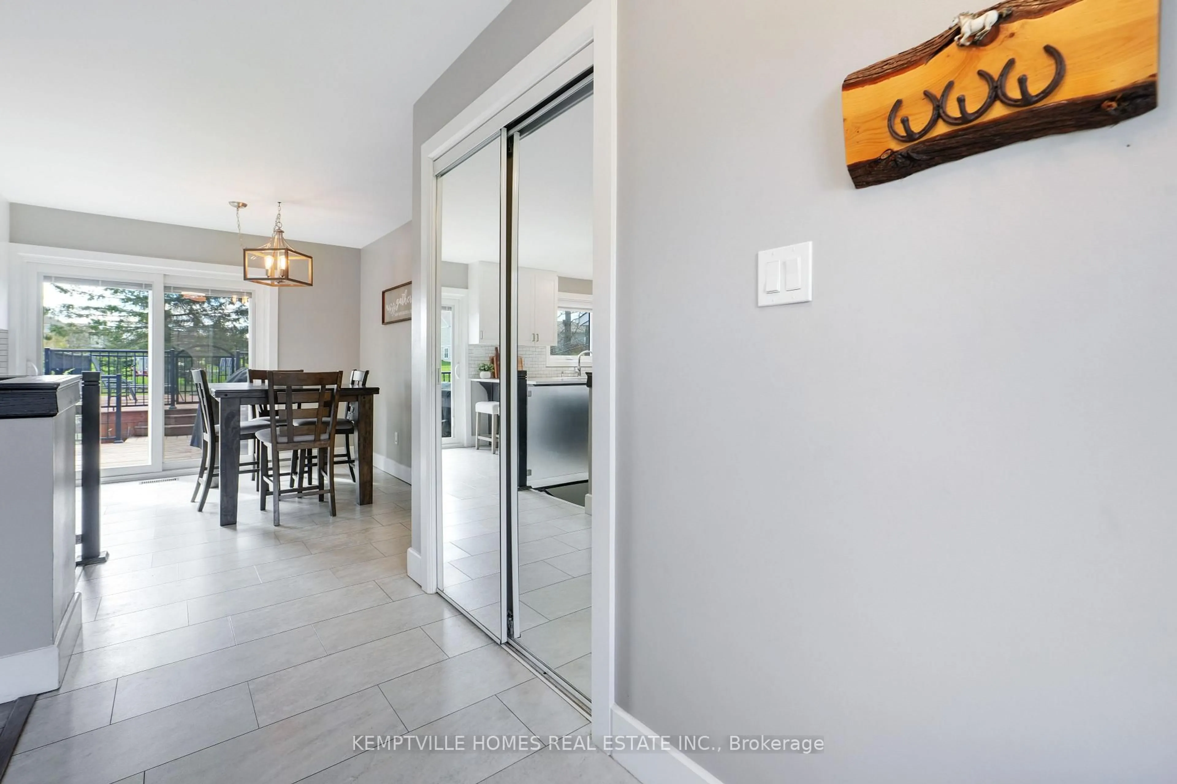 Indoor entryway for 2134 County 20 (Oxford Station) Rd, North Grenville Ontario K0G 1T0