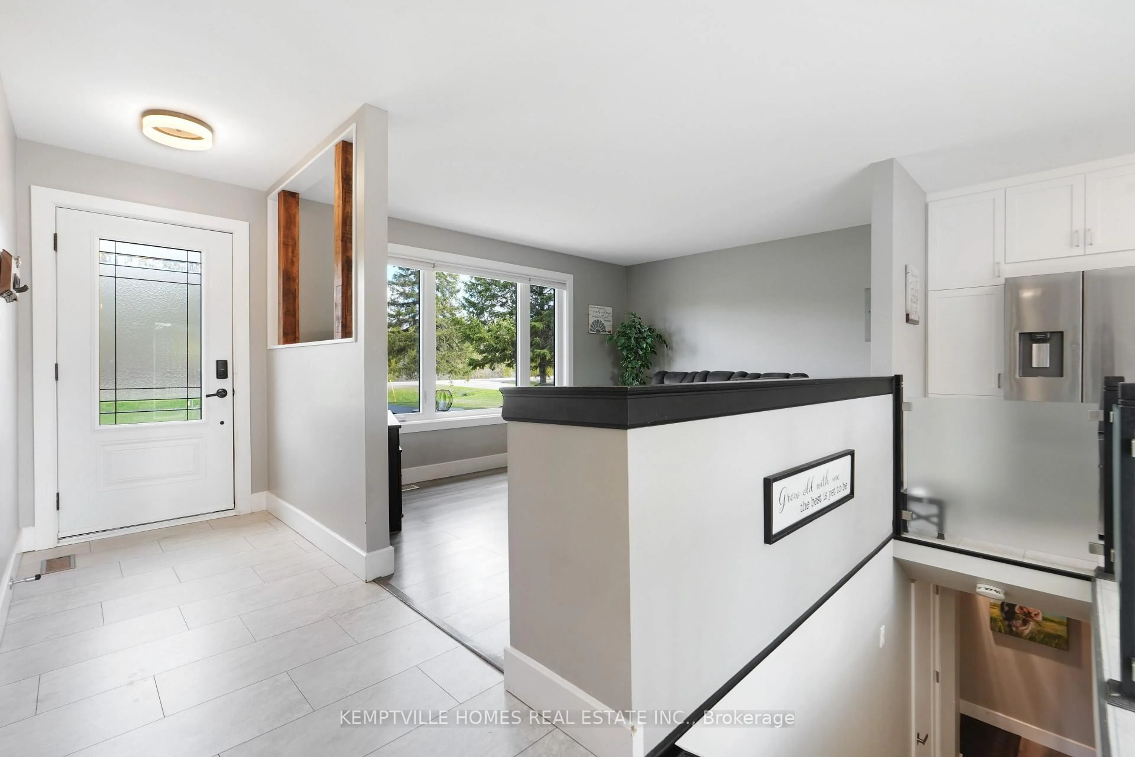 Indoor entryway for 2134 County 20 (Oxford Station) Rd, North Grenville Ontario K0G 1T0