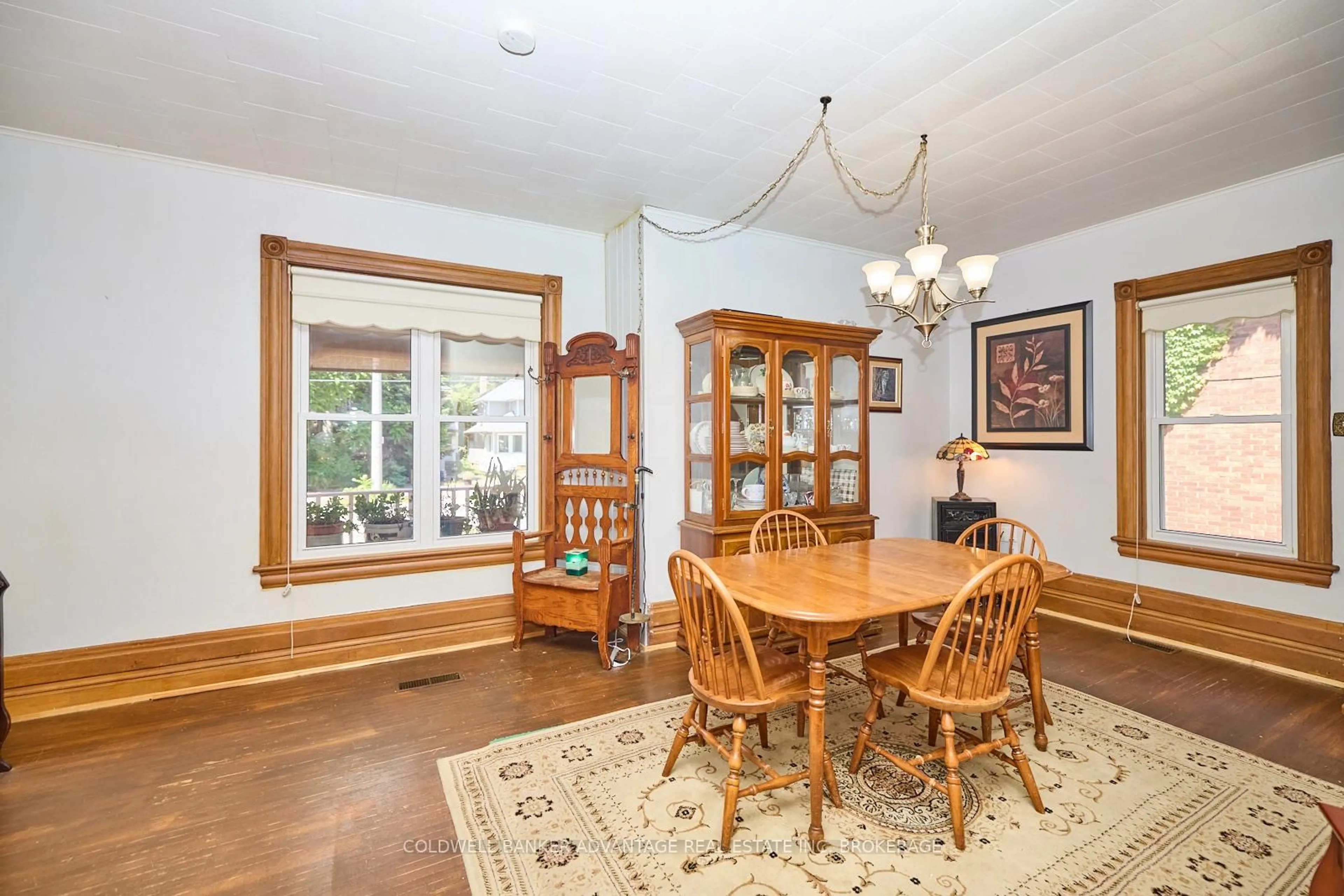 Dining room, wood/laminate floor for 144 Geneva St, St. Catharines Ontario L2R 4N8