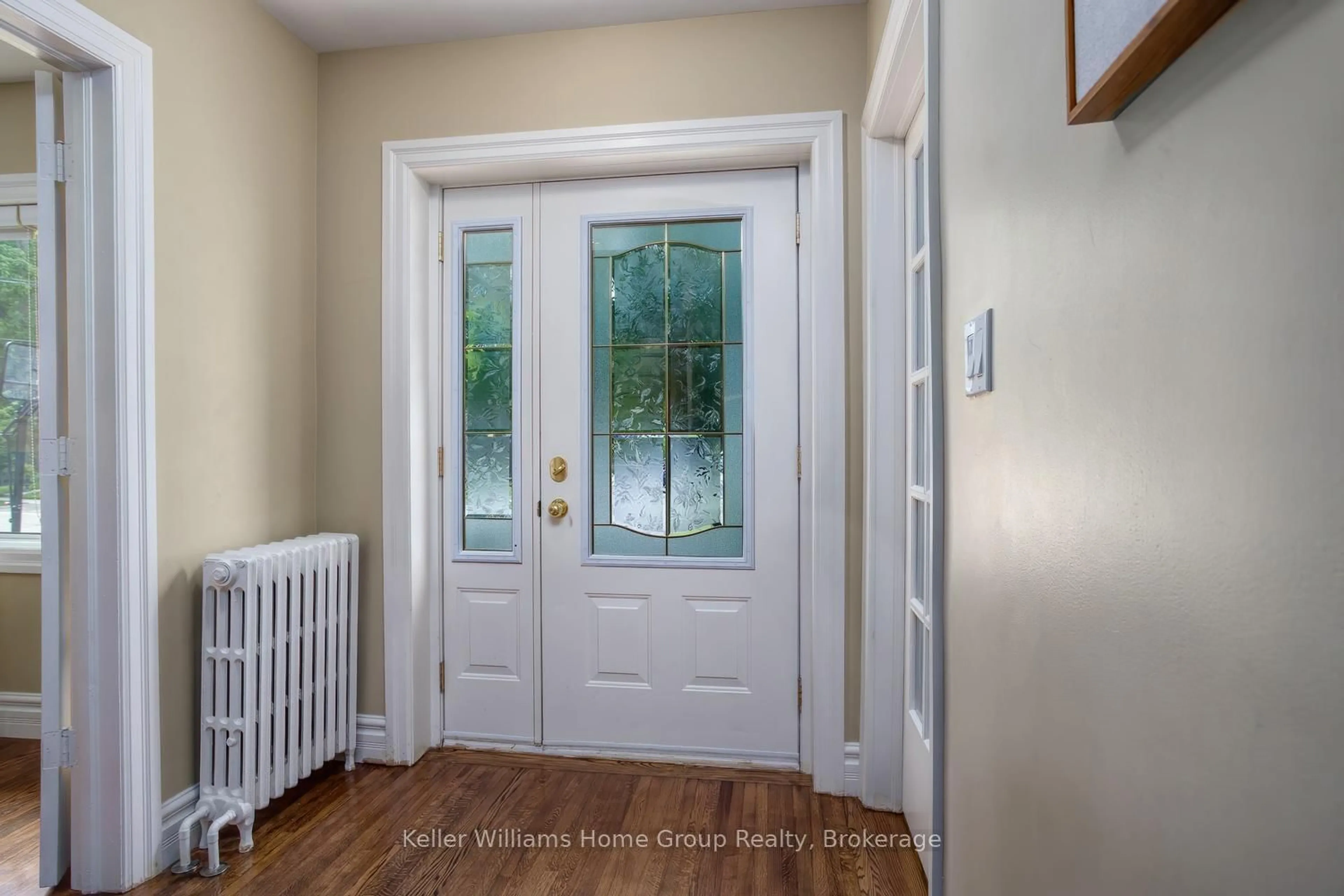 Indoor entryway for 15 Central St, Guelph Ontario N1H 4K4