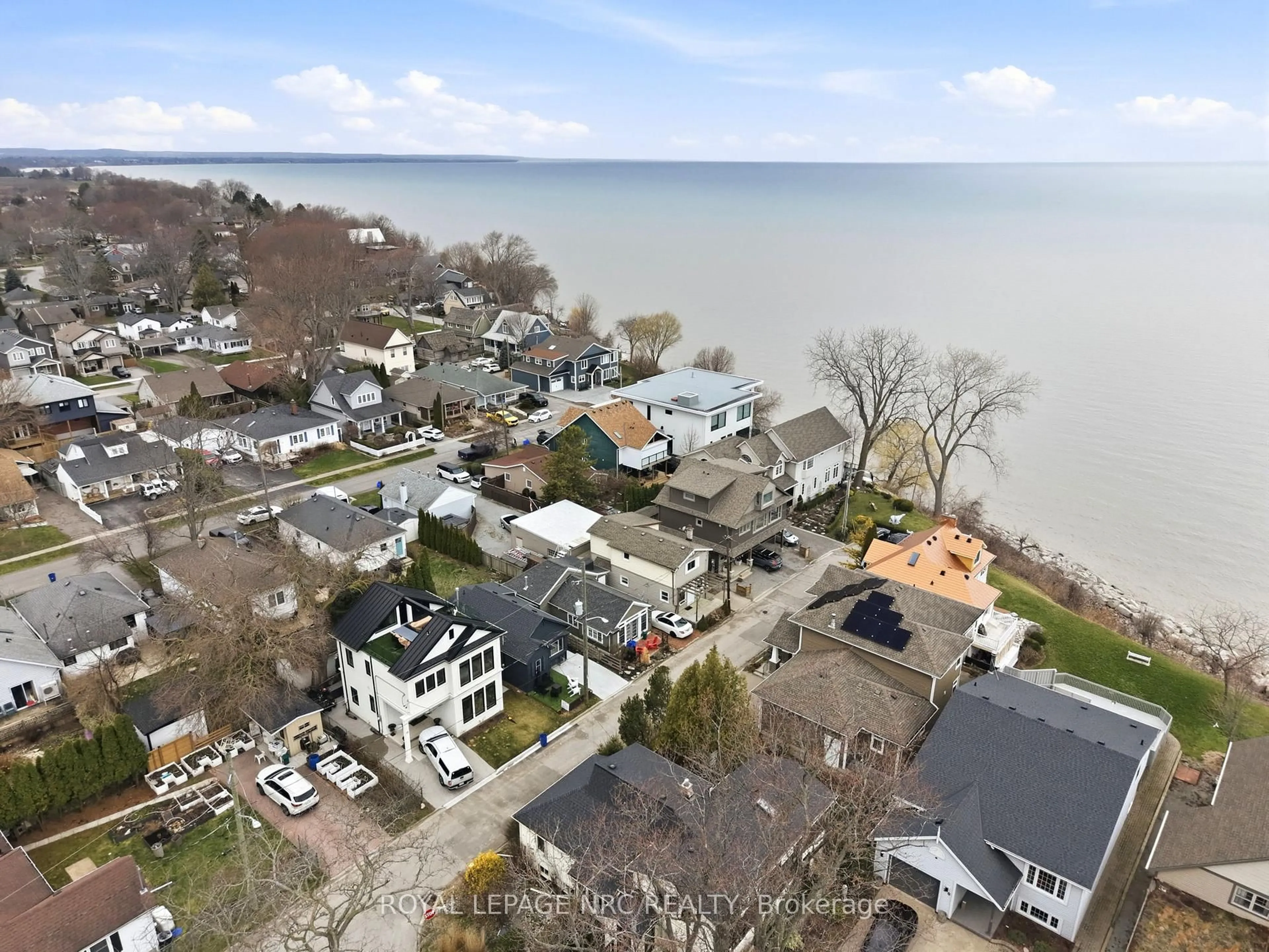 A pic from outside/outdoor area/front of a property/back of a property/a pic from drone, water/lake/river/ocean view for 17 Considine Ave, St. Catharines Ontario L2N 5K1
