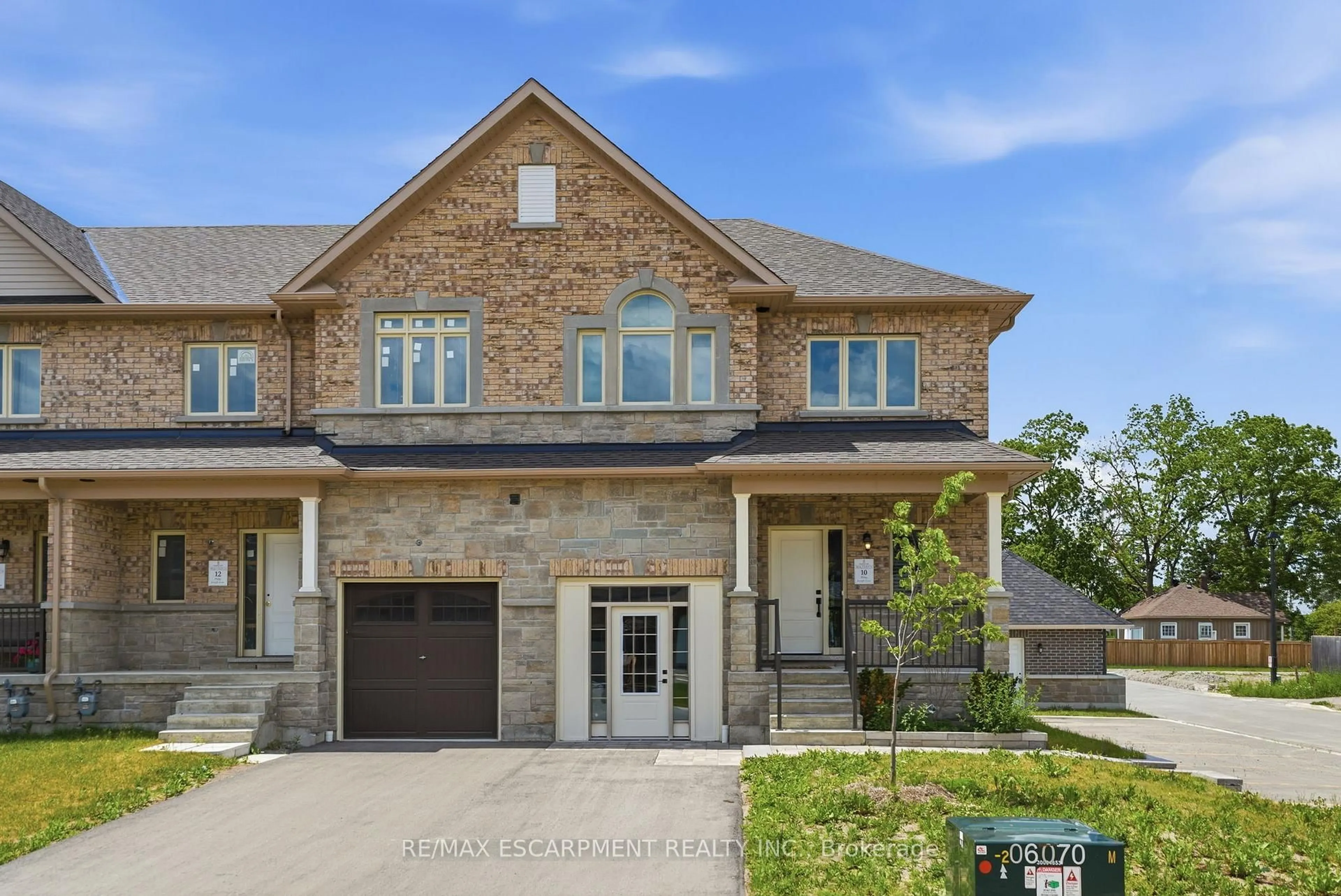 Home with brick exterior material, street for 25 Rainey Dr, East Luther Grand Valley Ontario L9W 0L7