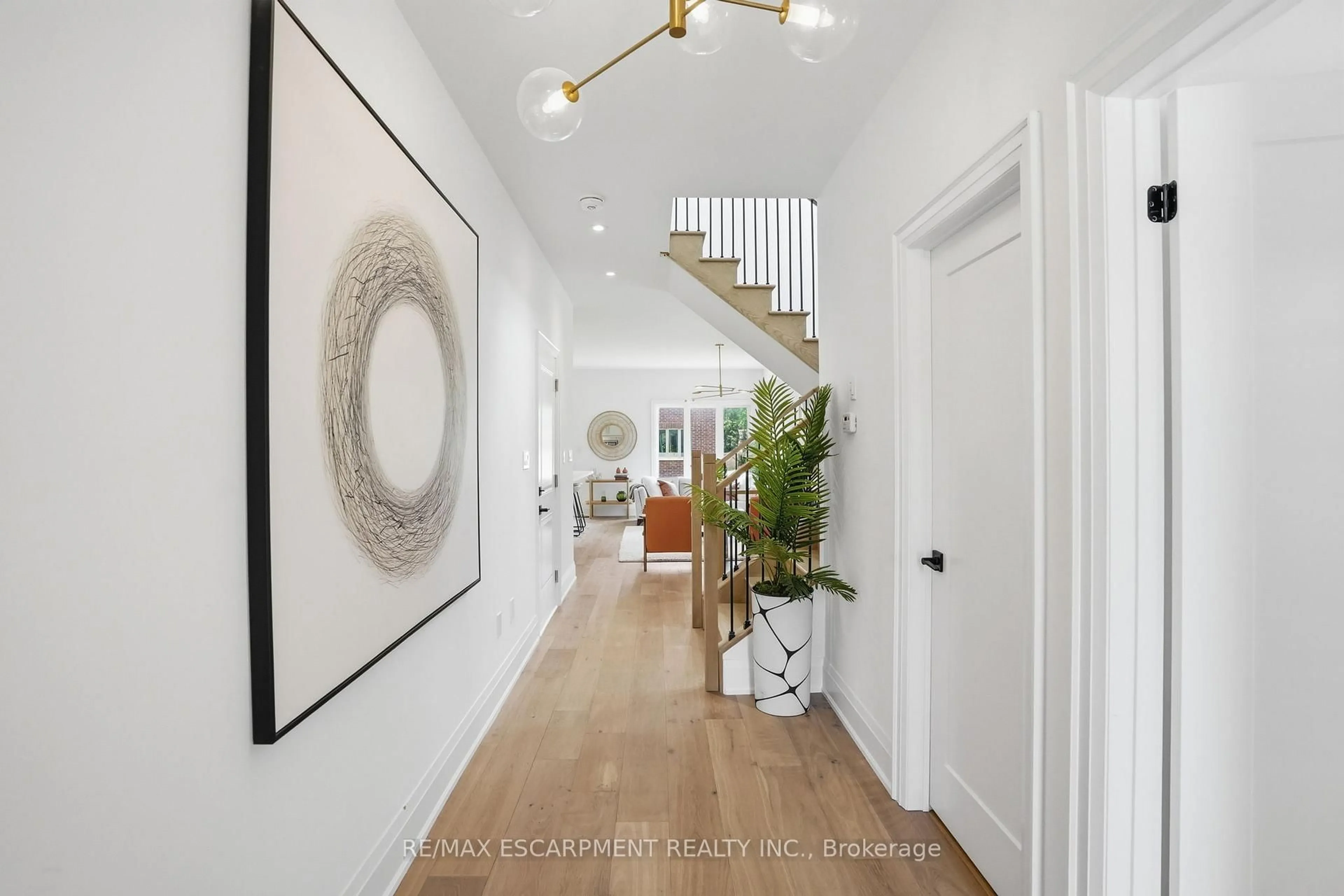 Indoor entryway for 25 Rainey Dr, East Luther Grand Valley Ontario L9W 0L7