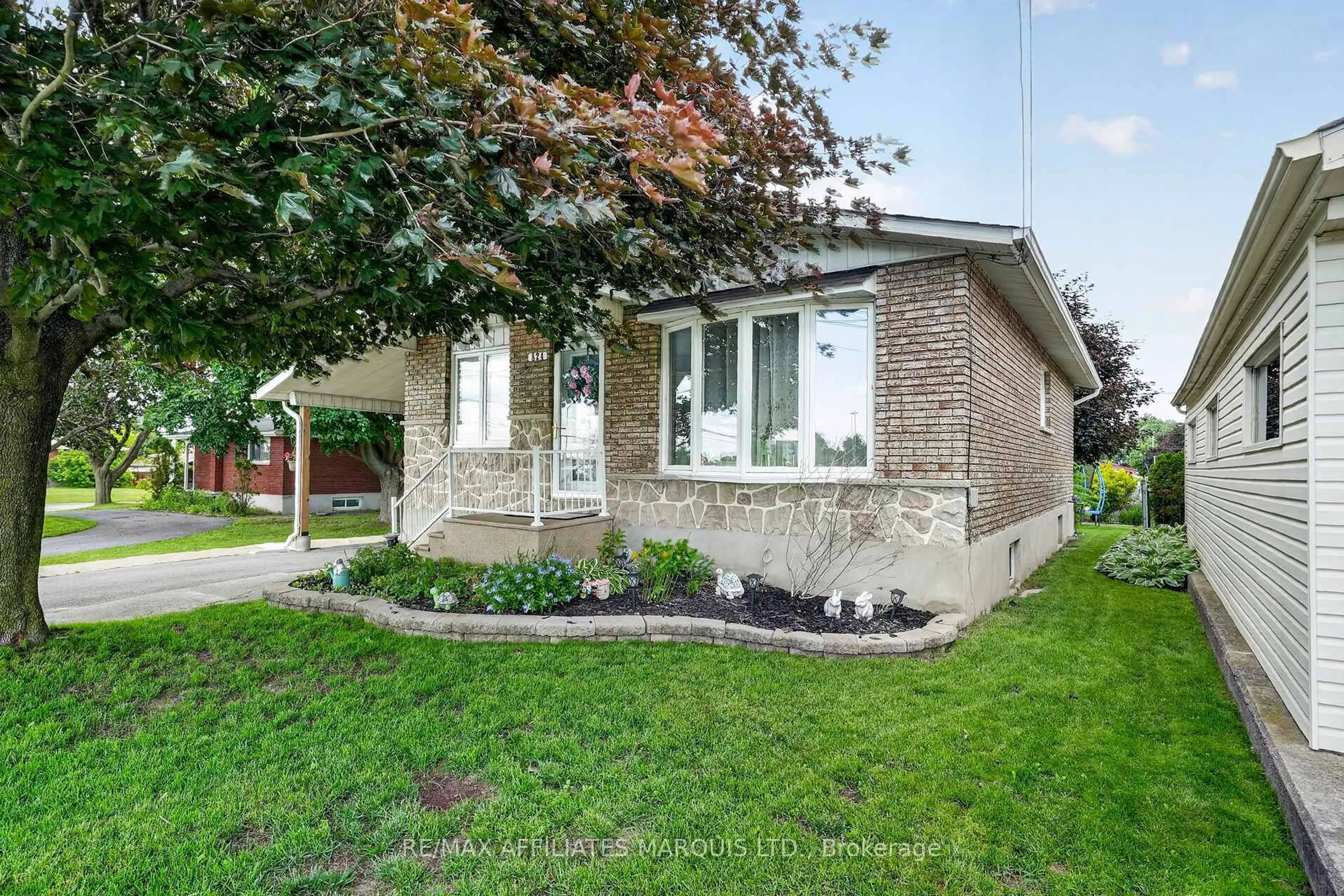 Home with brick exterior material, street for 824 Alice St, Cornwall Ontario K6H 4S6