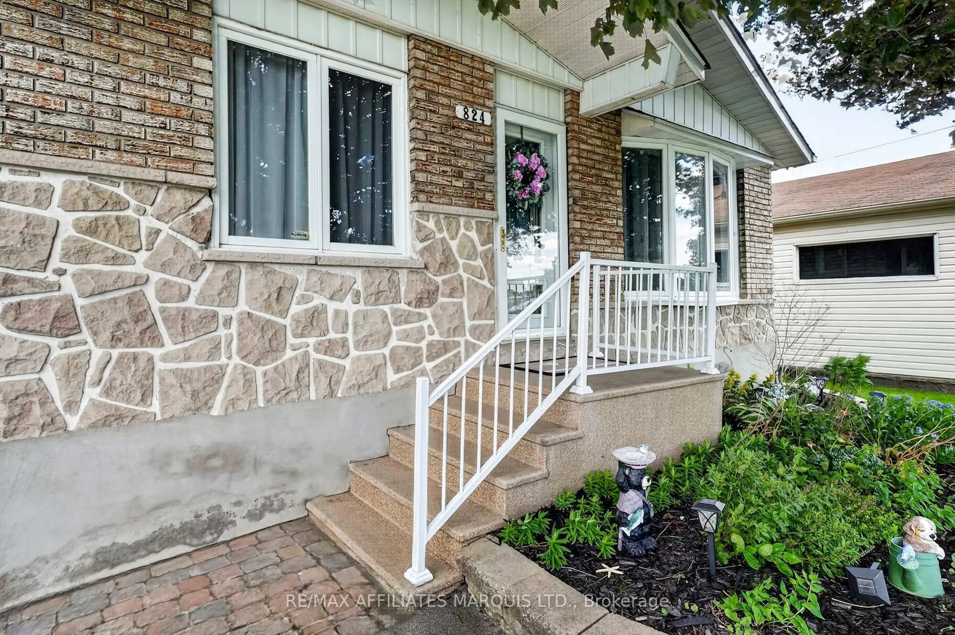 Home with brick exterior material, street for 824 Alice St, Cornwall Ontario K6H 4S6