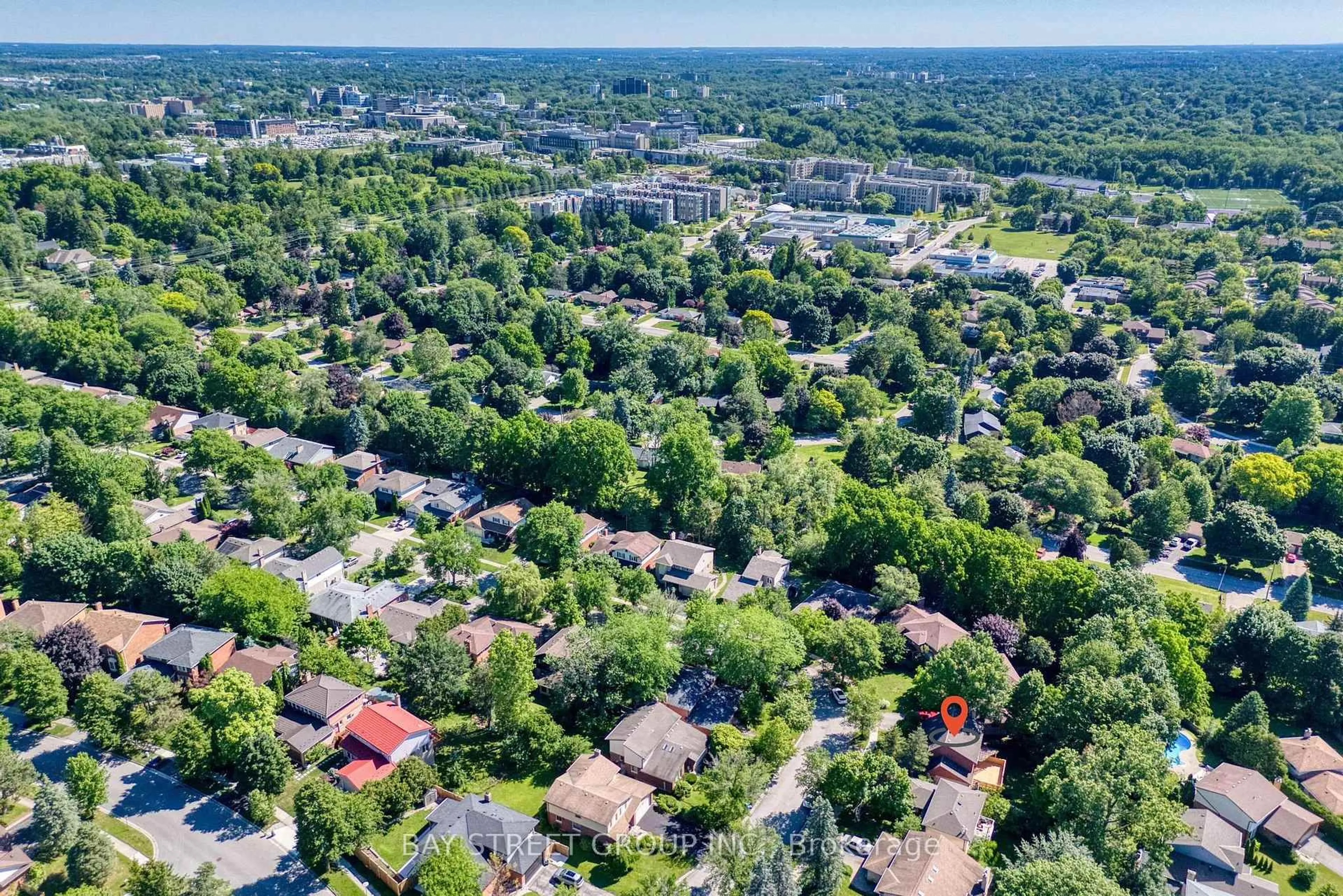 A pic from outside/outdoor area/front of a property/back of a property/a pic from drone, street for 172 CHEPSTOW Clse, London North Ontario N6G 3S2