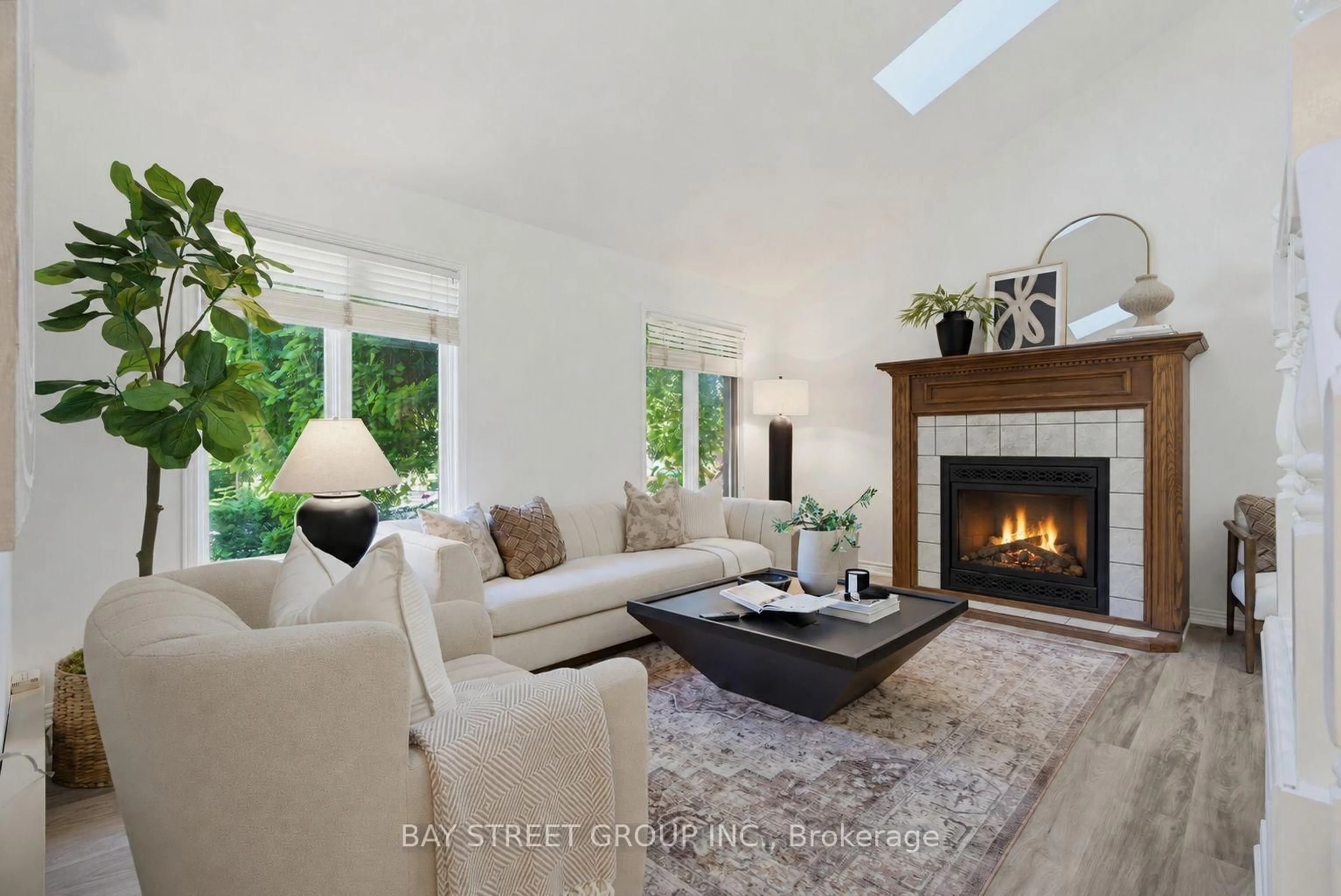 Living room with furniture, unknown for 172 CHEPSTOW Clse, London North Ontario N6G 3S2