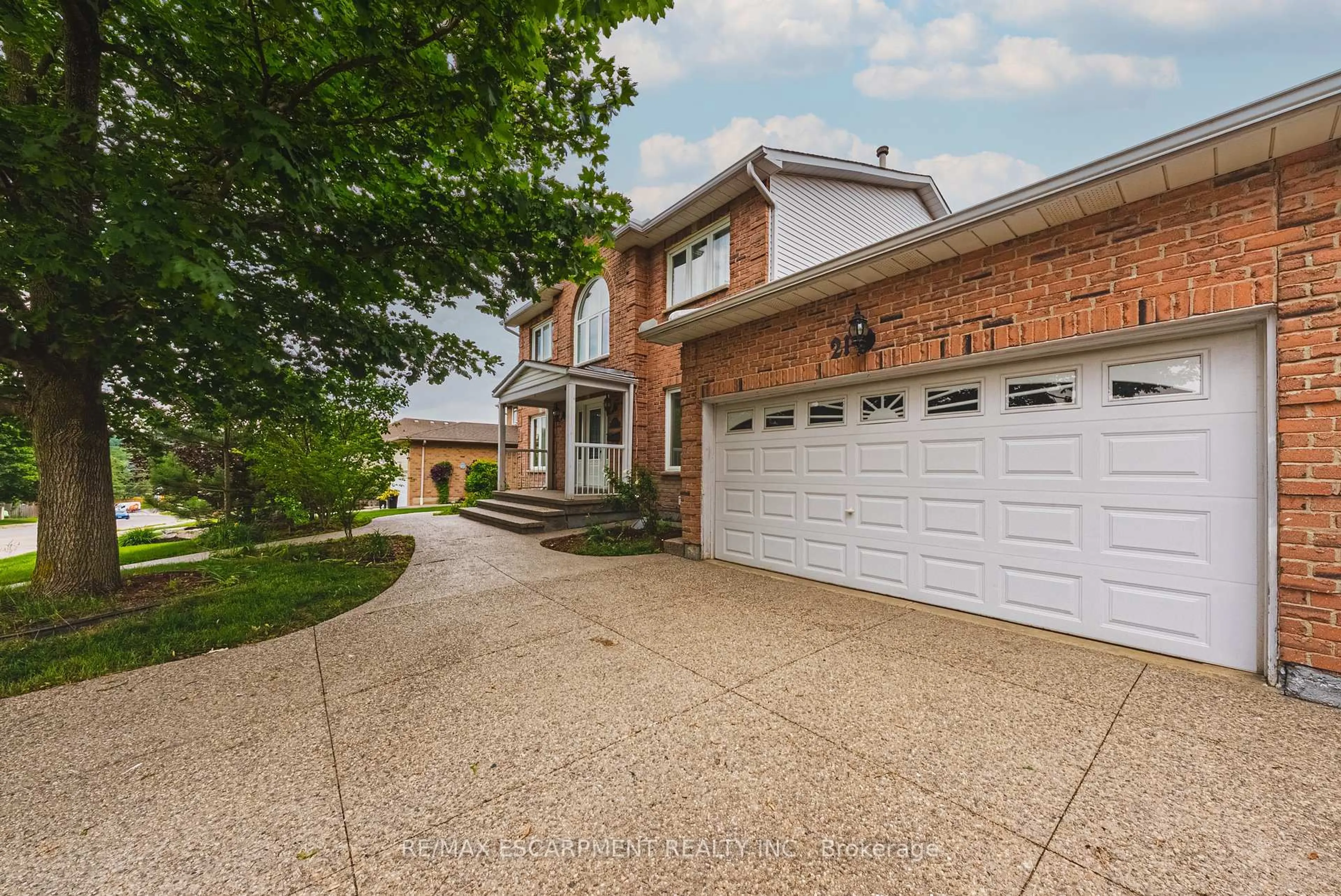 Home with brick exterior material, street for 21 Moss Blvd, Hamilton Ontario L9H 6S3