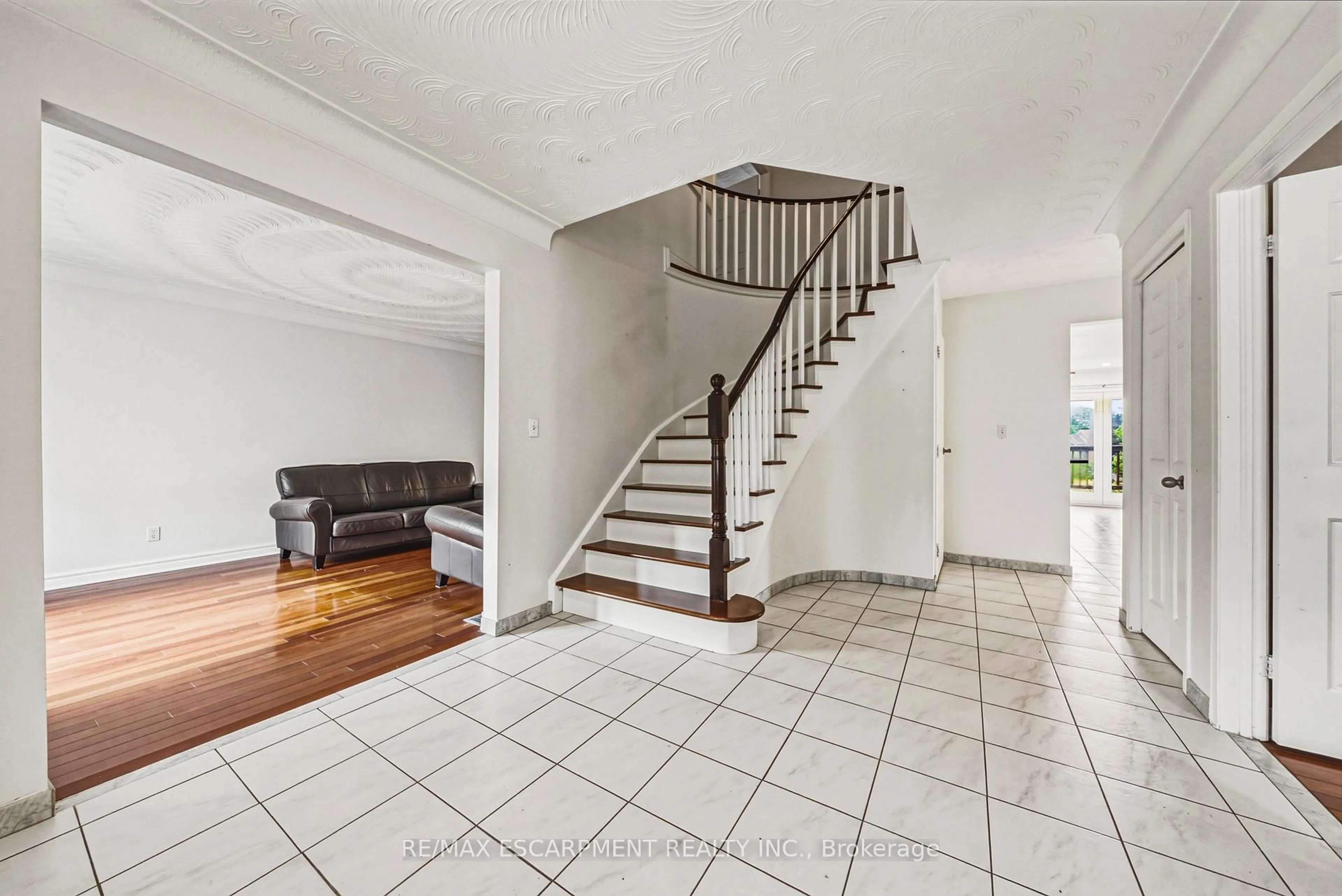 Unknown for 21 Moss Blvd, Hamilton Ontario L9H 6S3