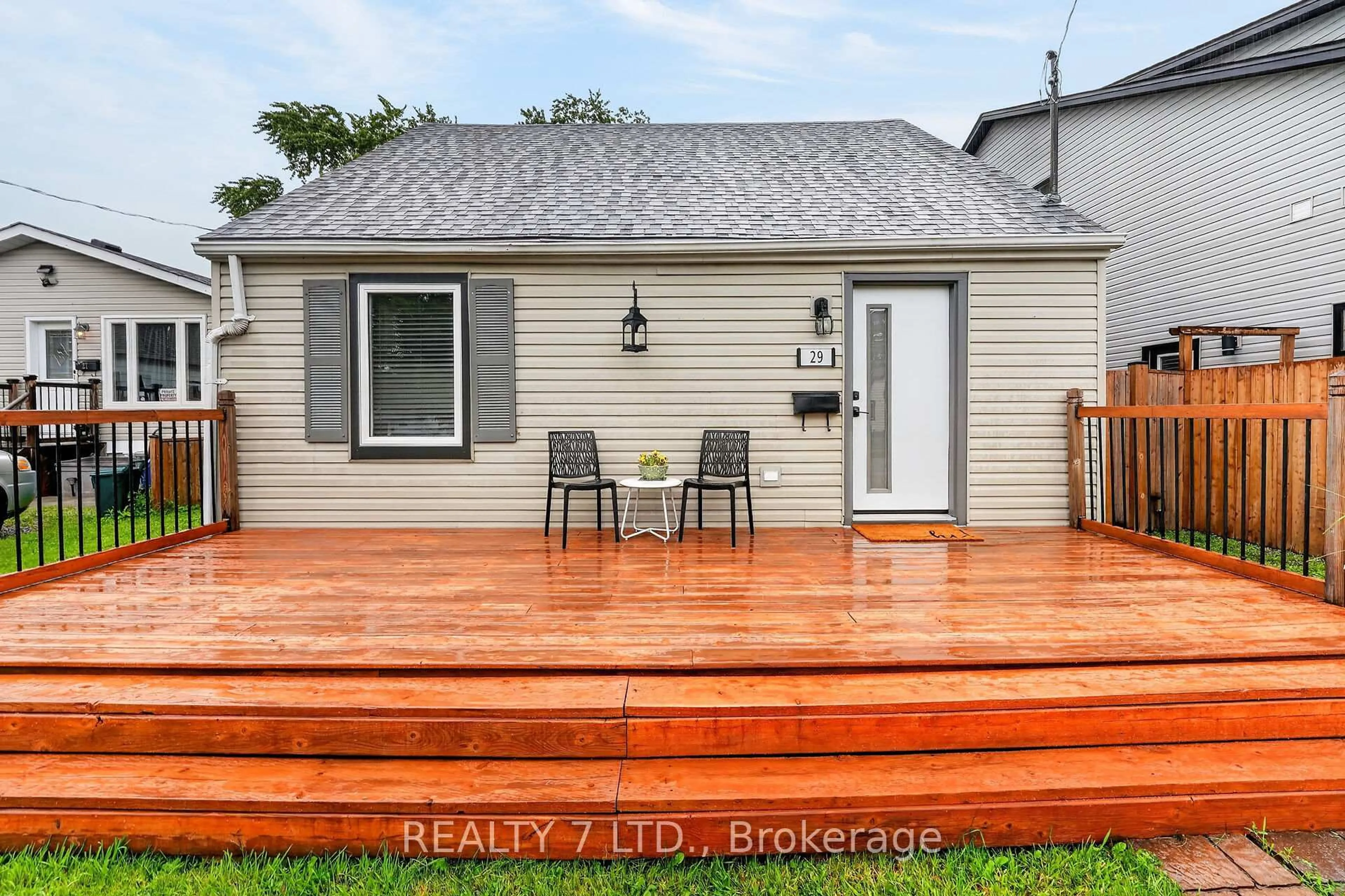 Patio, unknown for 29 LLOYD St, St. Catharines Ontario L2S 2P1