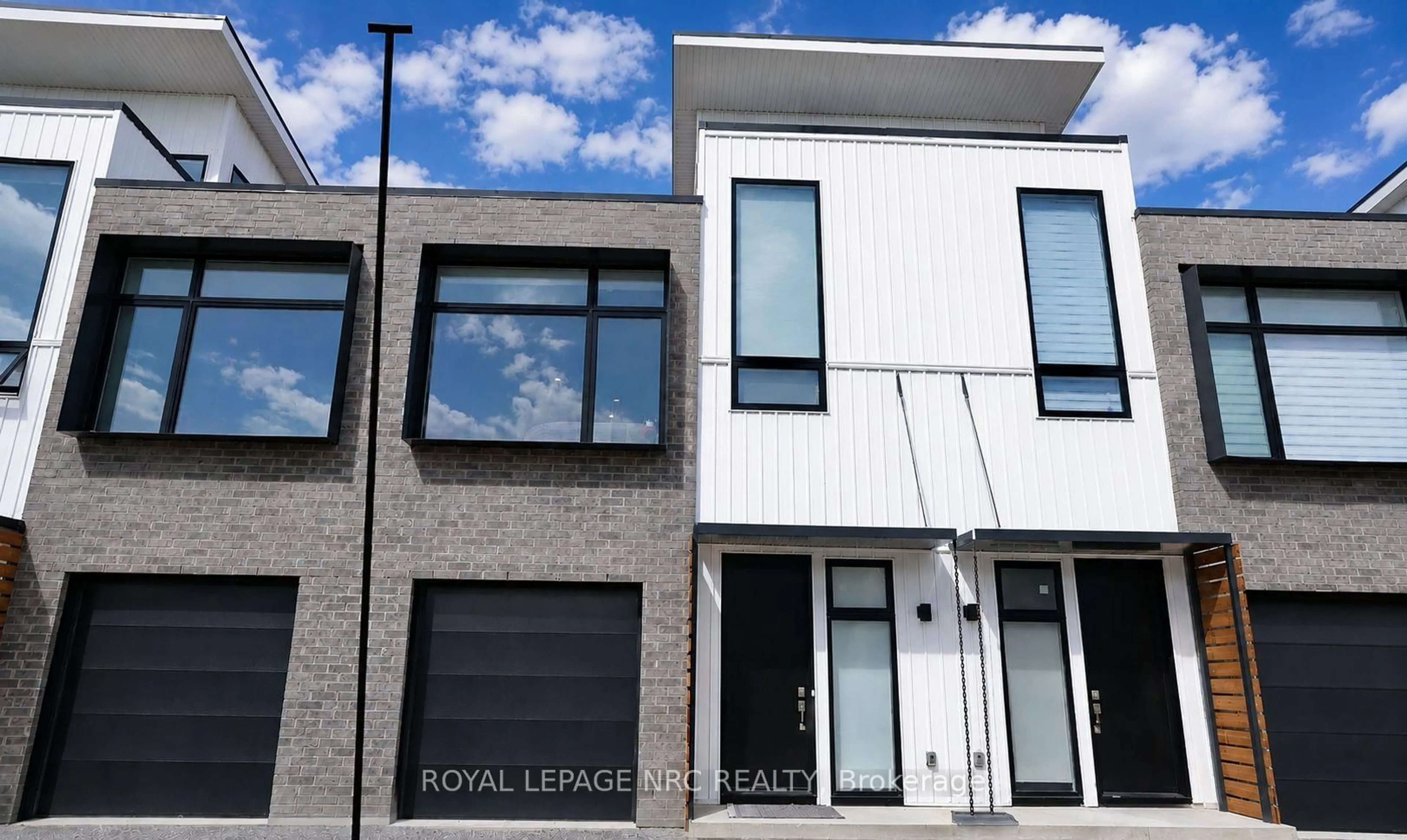 Home with brick exterior material, street for 37 Summerside Mews #23, Pelham Ontario L0S 1E6