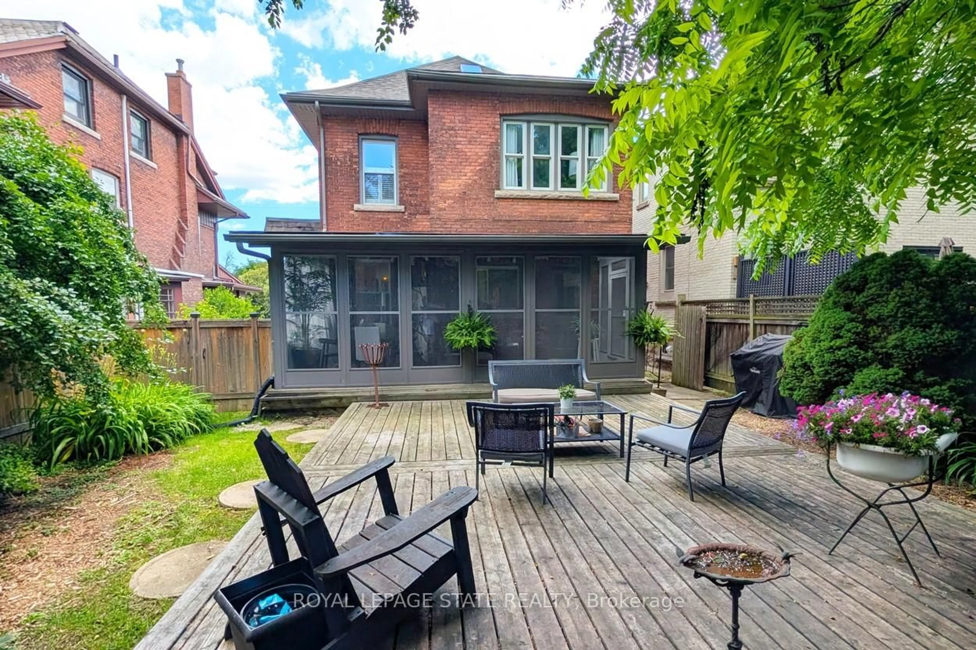 Patio, street for 10 Beulah Ave, Hamilton Ontario L8P 4G9
