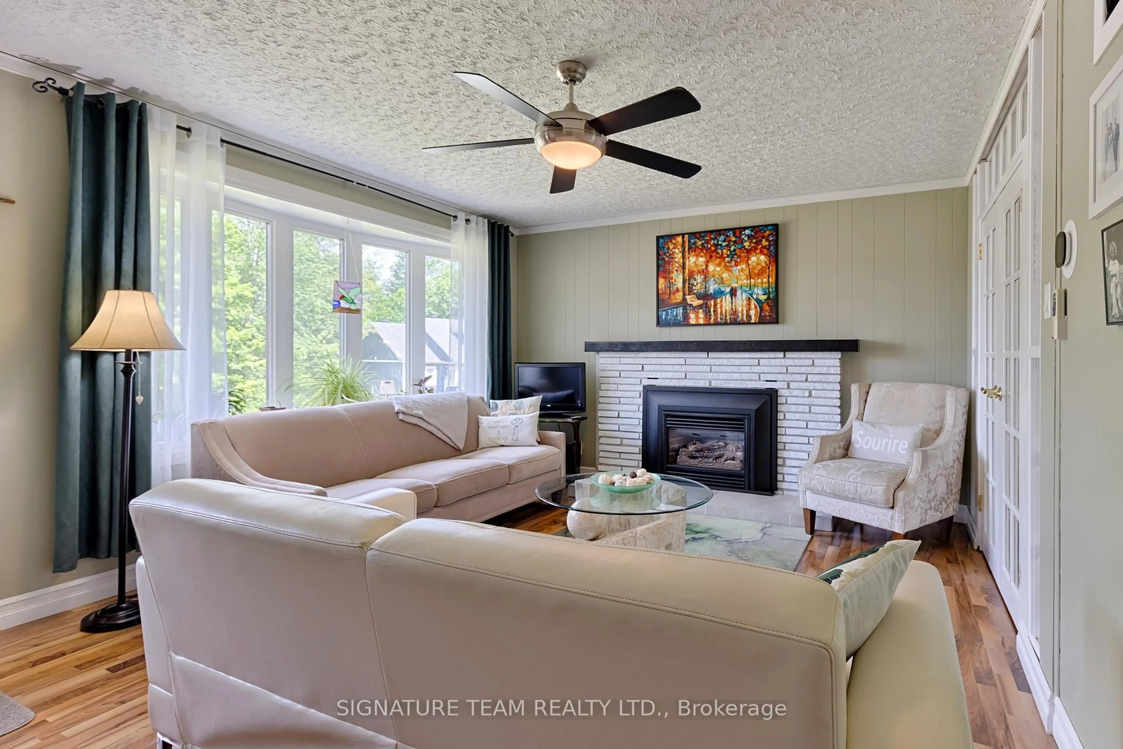 Living room with furniture, unknown for 26 Parkdale Ave, Deep River Ontario K0J 1P0