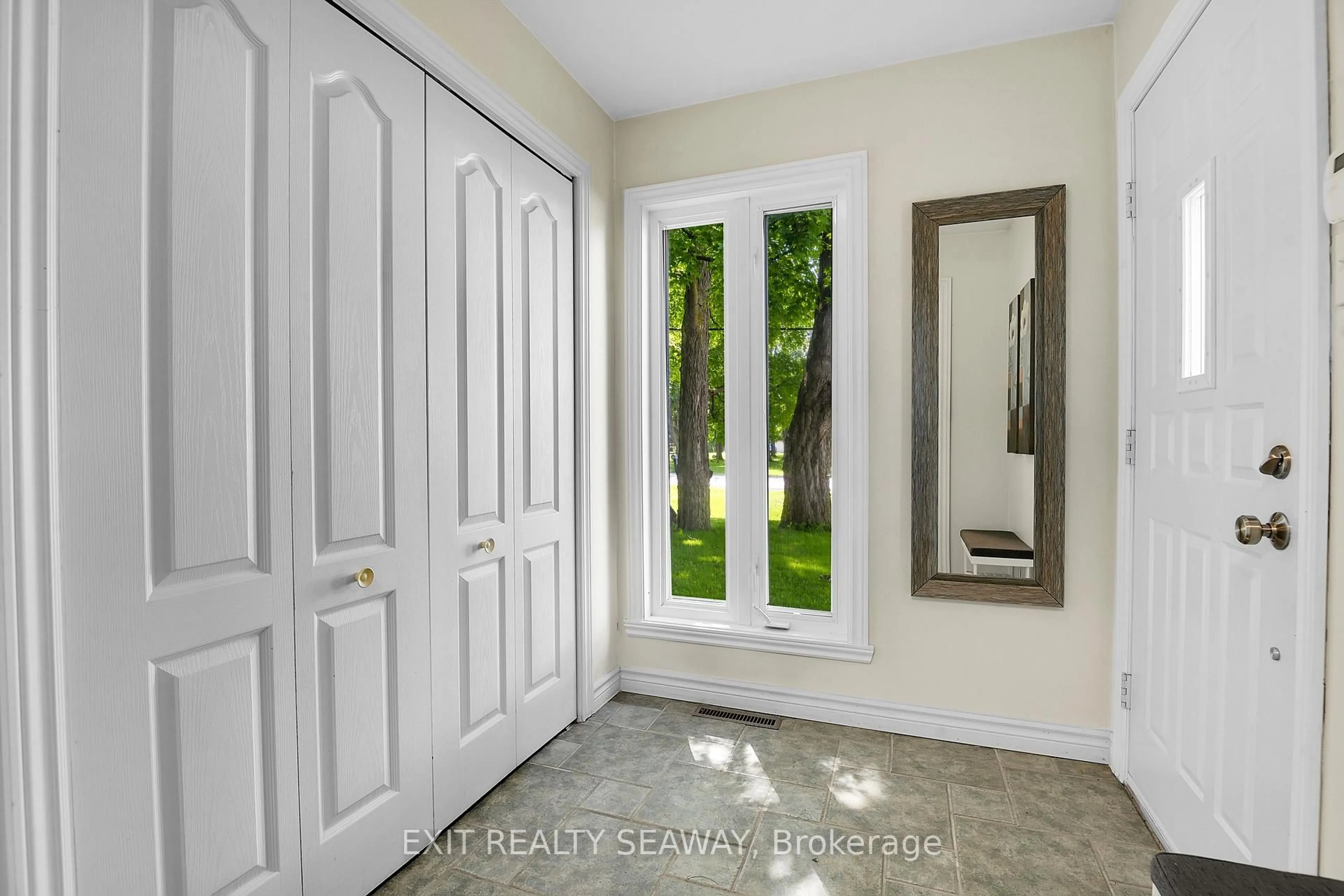 Indoor entryway for 20199 County Rd 2 Rd, South Glengarry Ontario K0C 2E0