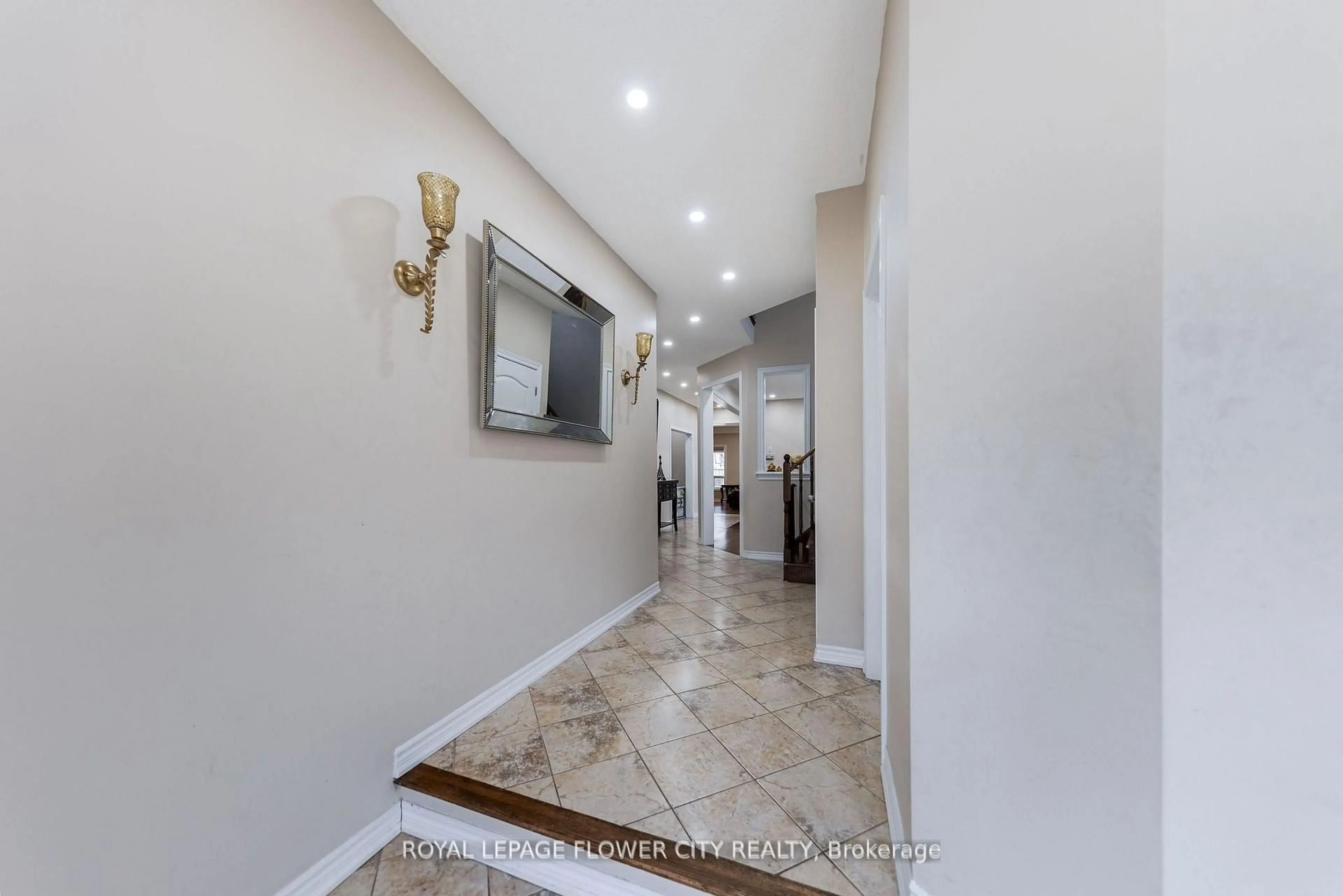 Indoor foyer for 889 O' Reilly Cres, Shelburne Ontario L0N 1S2
