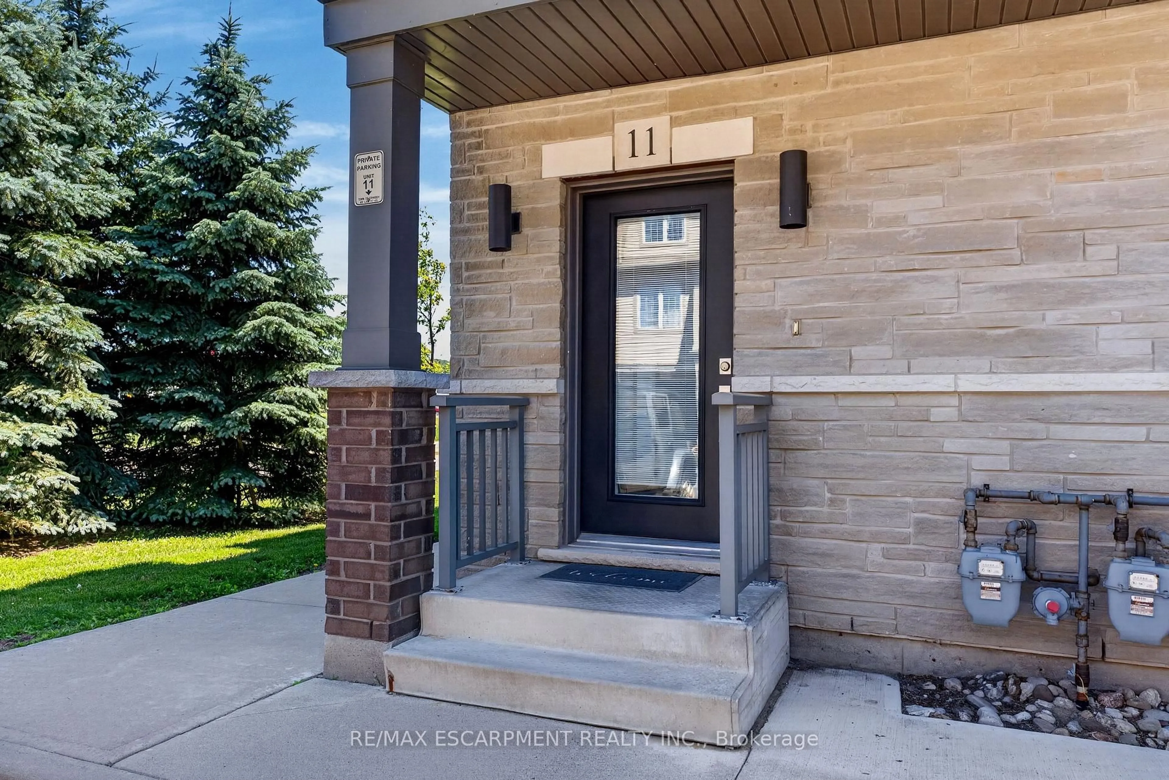 Indoor entryway for 510 North Service Rd #11, Grimsby Ontario L3M 0C9