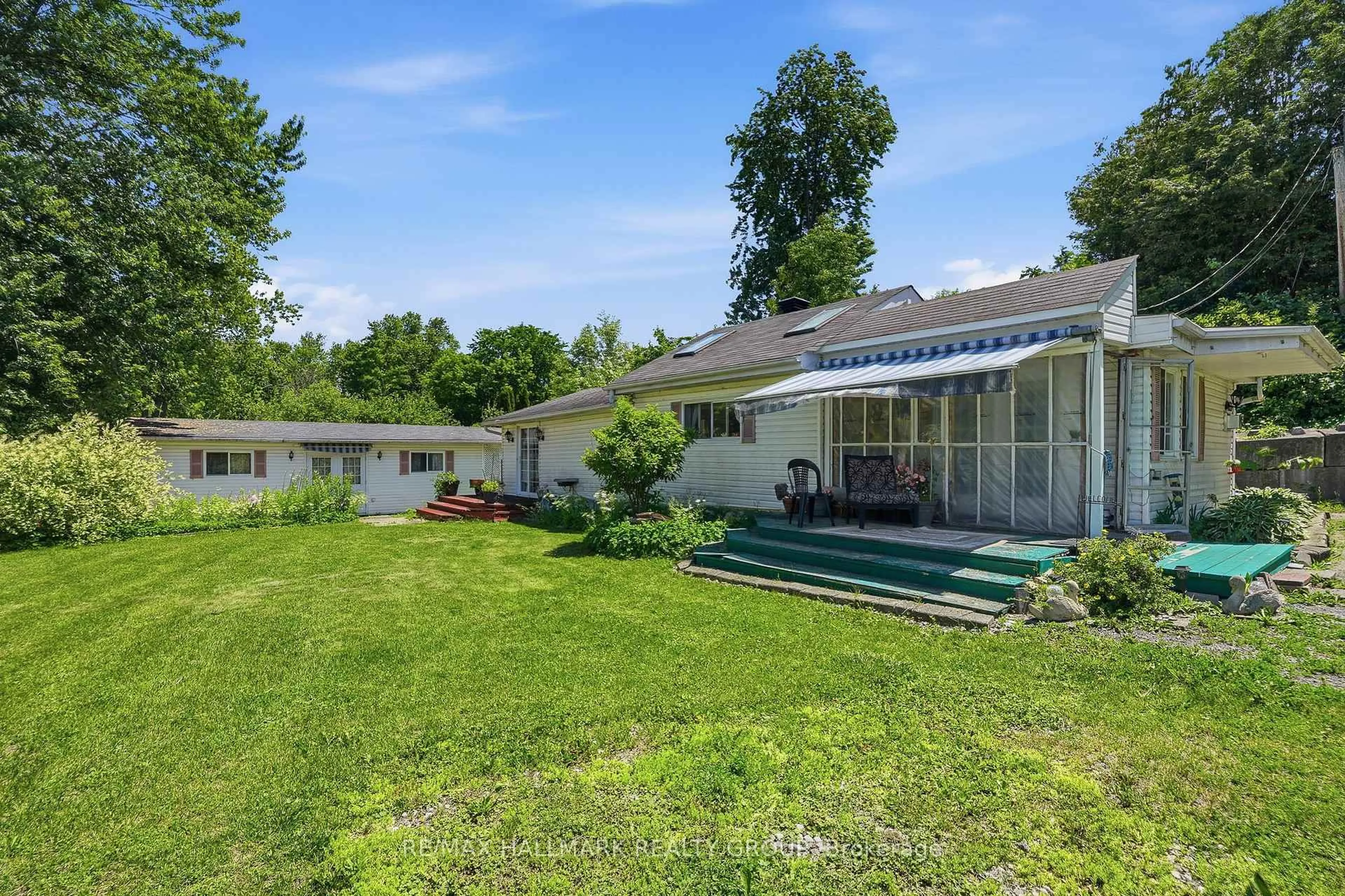 Patio, water/lake/river/ocean view for 131 PIGEON St, Clarence-Rockland Ontario K4K 1J8