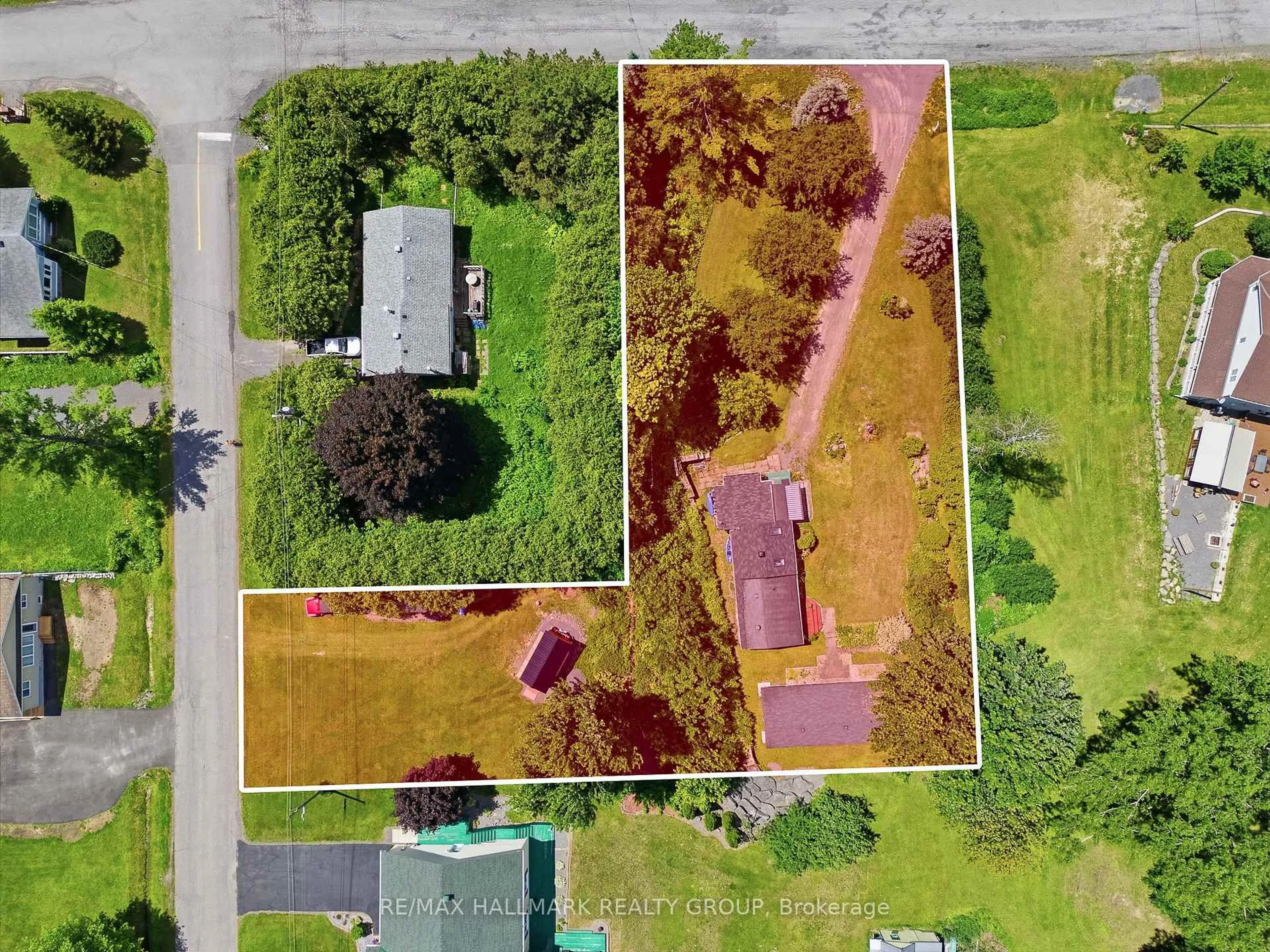 A pic from outside/outdoor area/front of a property/back of a property/a pic from drone, street for 131 PIGEON St, Clarence-Rockland Ontario K4K 1J8