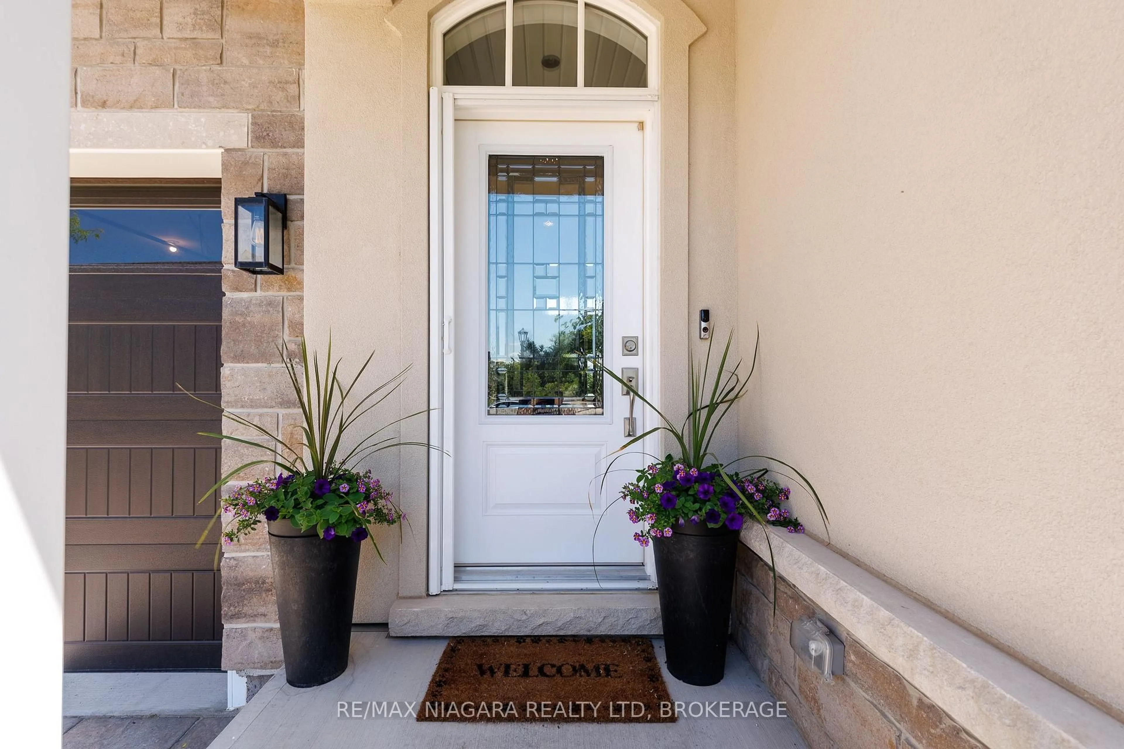 Indoor entryway for 26 Sassafras Row, Fort Erie Ontario L0S 1N0