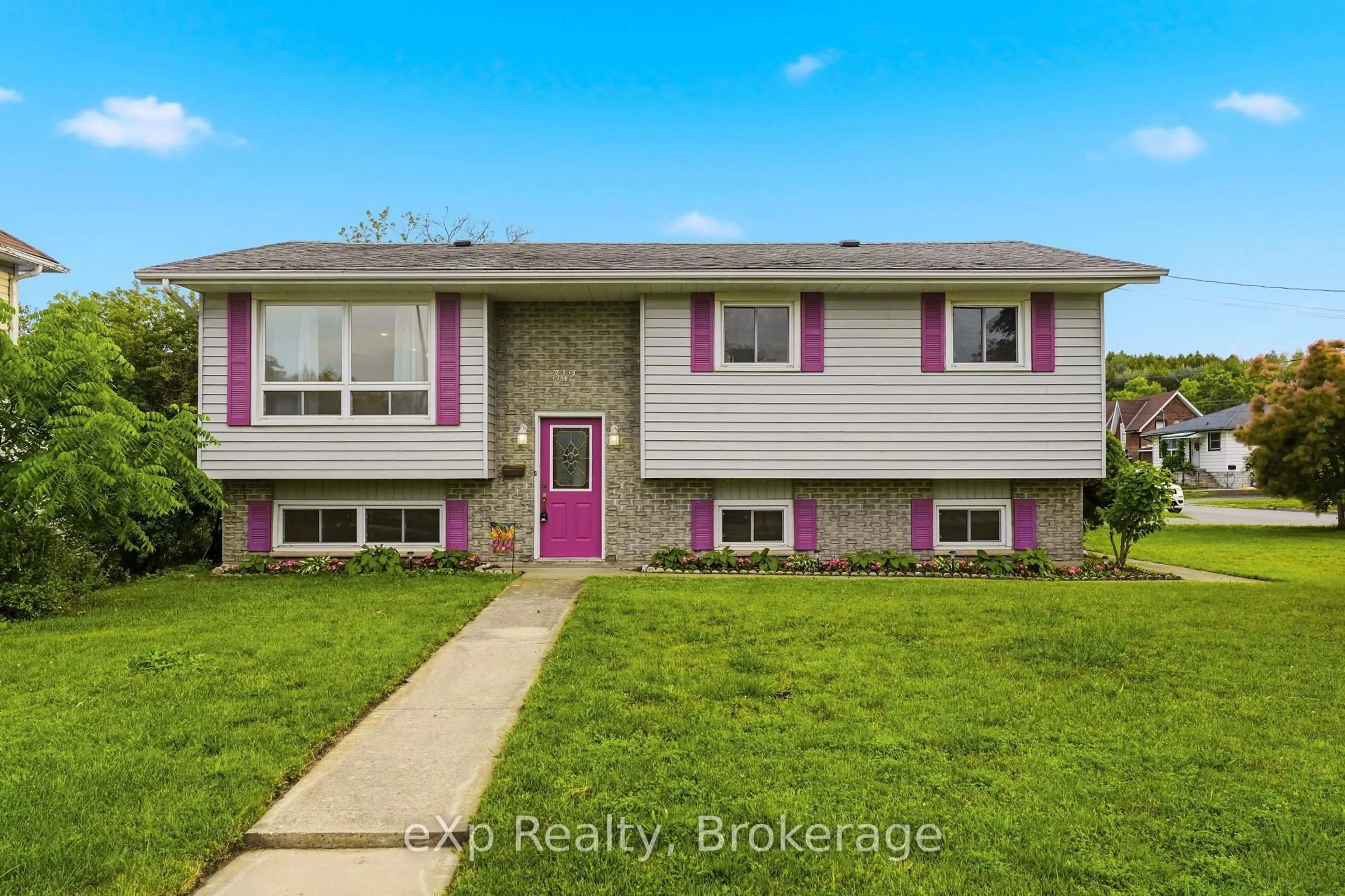 Home with vinyl exterior material, street for 342 Front St, Quinte West Ontario K8V 4P5