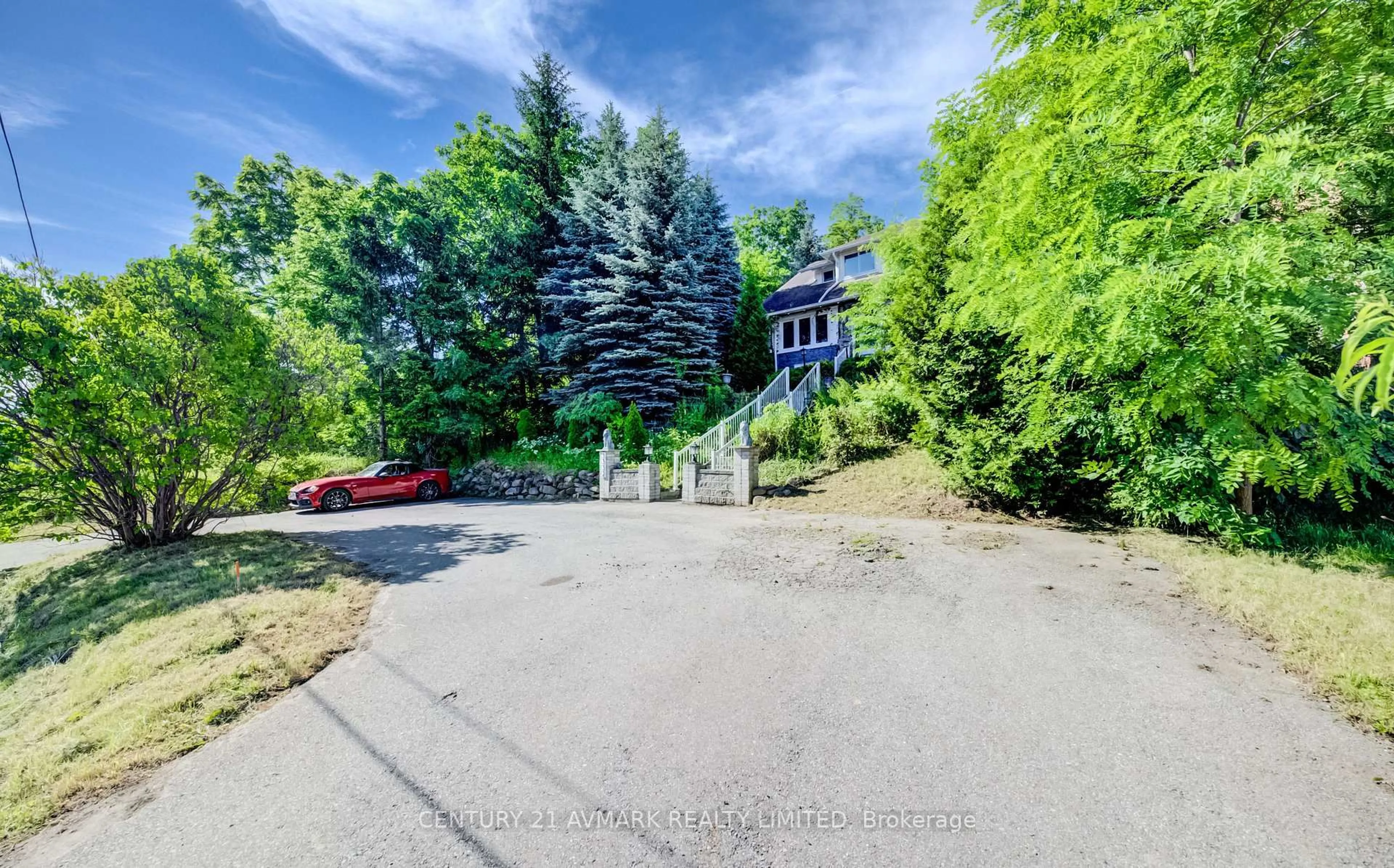 A pic from outside/outdoor area/front of a property/back of a property/a pic from drone, street for 3332 King St, Lincoln Ontario L0R 2C0
