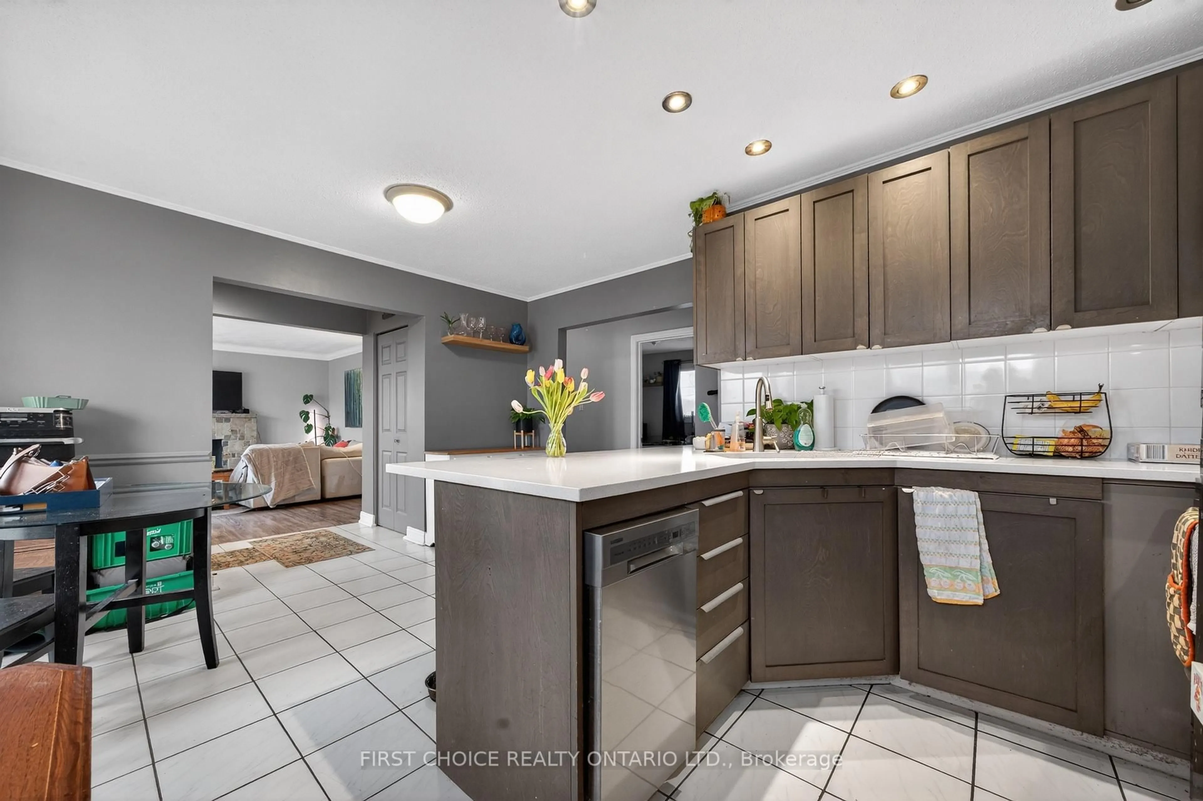 Open concept kitchen, ceramic/tile floor for 1307 Aurele St, Ottawa Ontario K1B 3L4