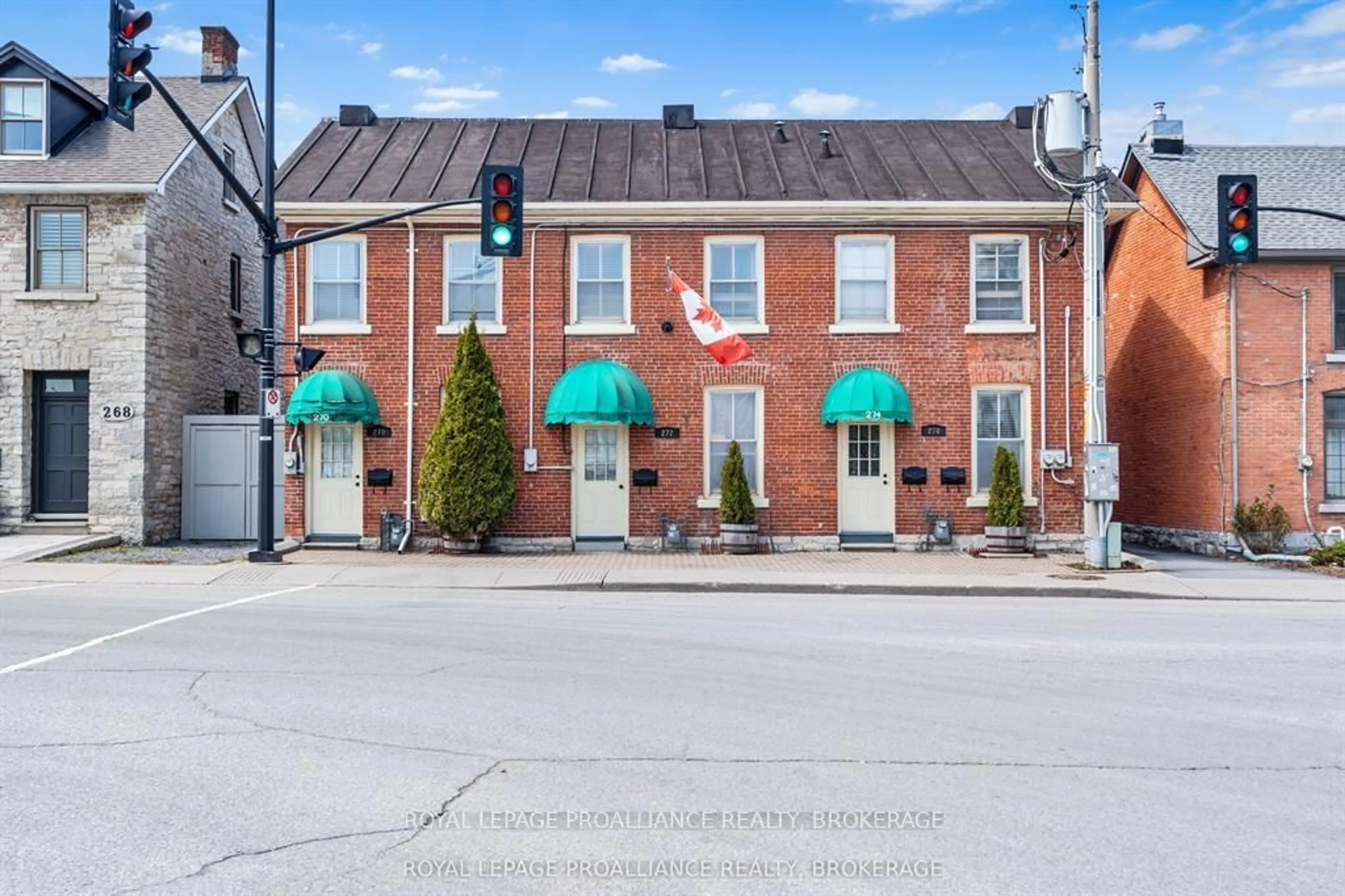 Patio, street for 272 Wellington St, Kingston Ontario K7K 2Z1