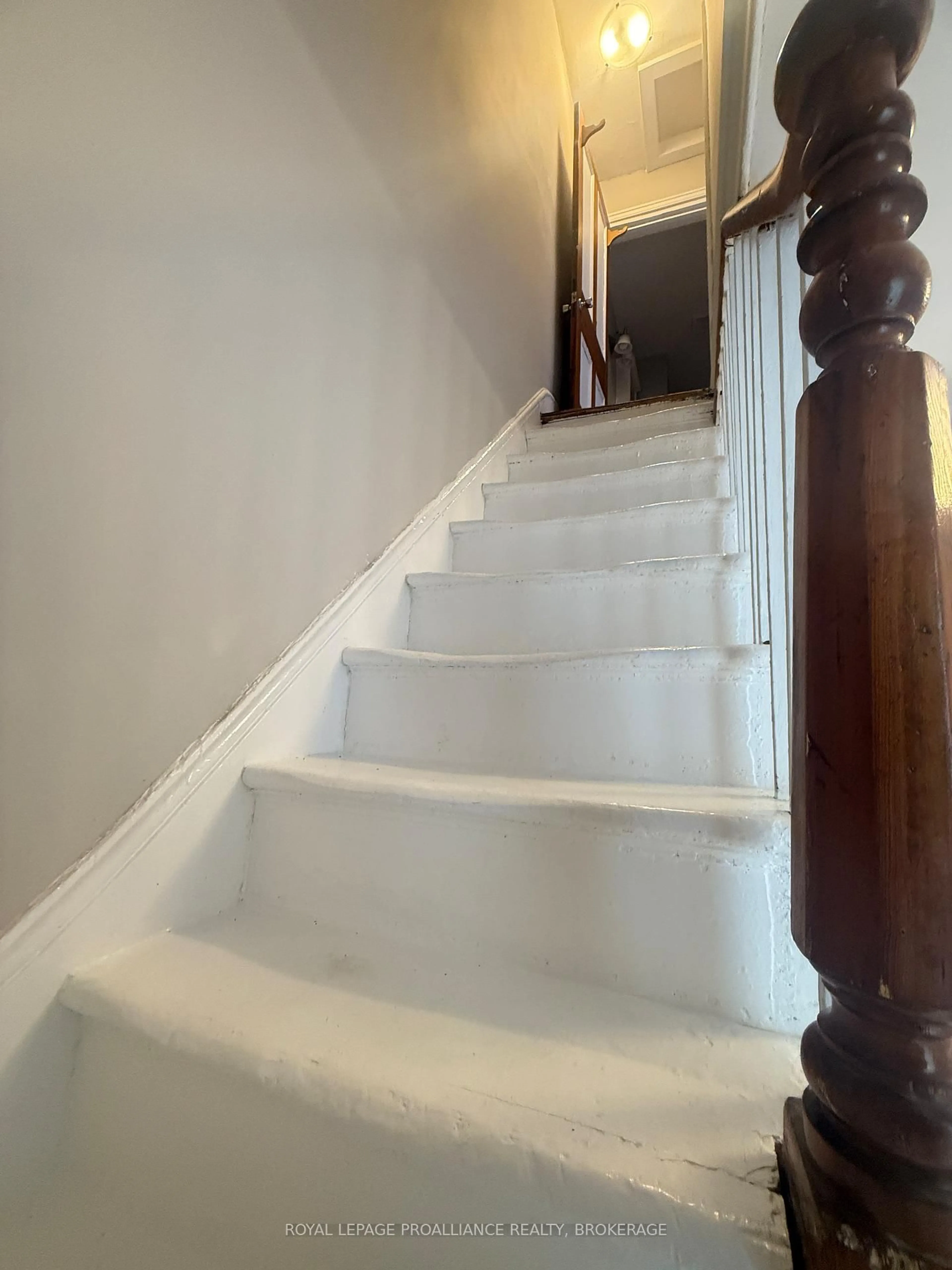Stairs for 272 Wellington St, Kingston Ontario K7K 2Z1