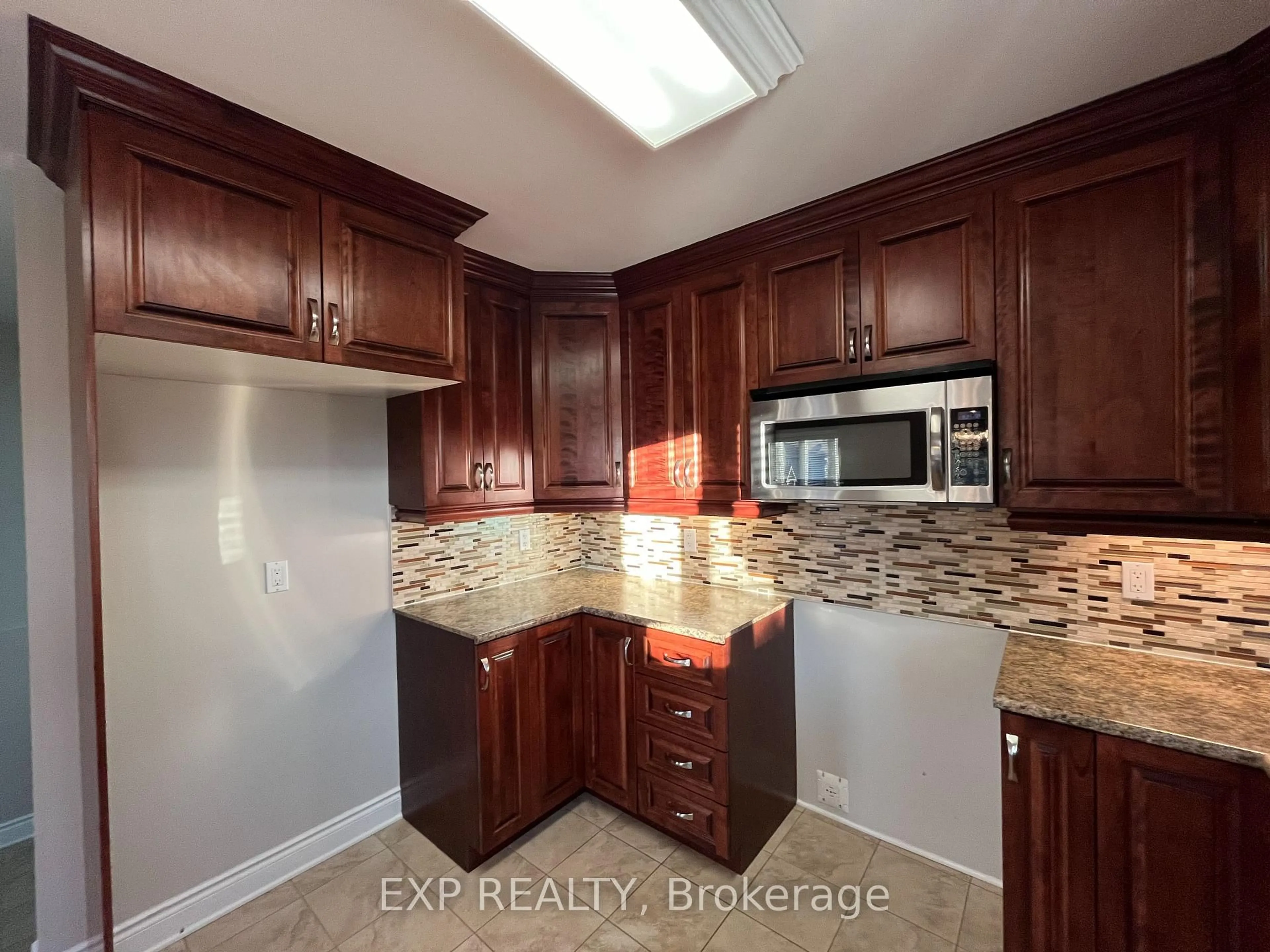 Standard kitchen, unknown for 28 Settlement Lane, Russell Ontario K4R 0A4