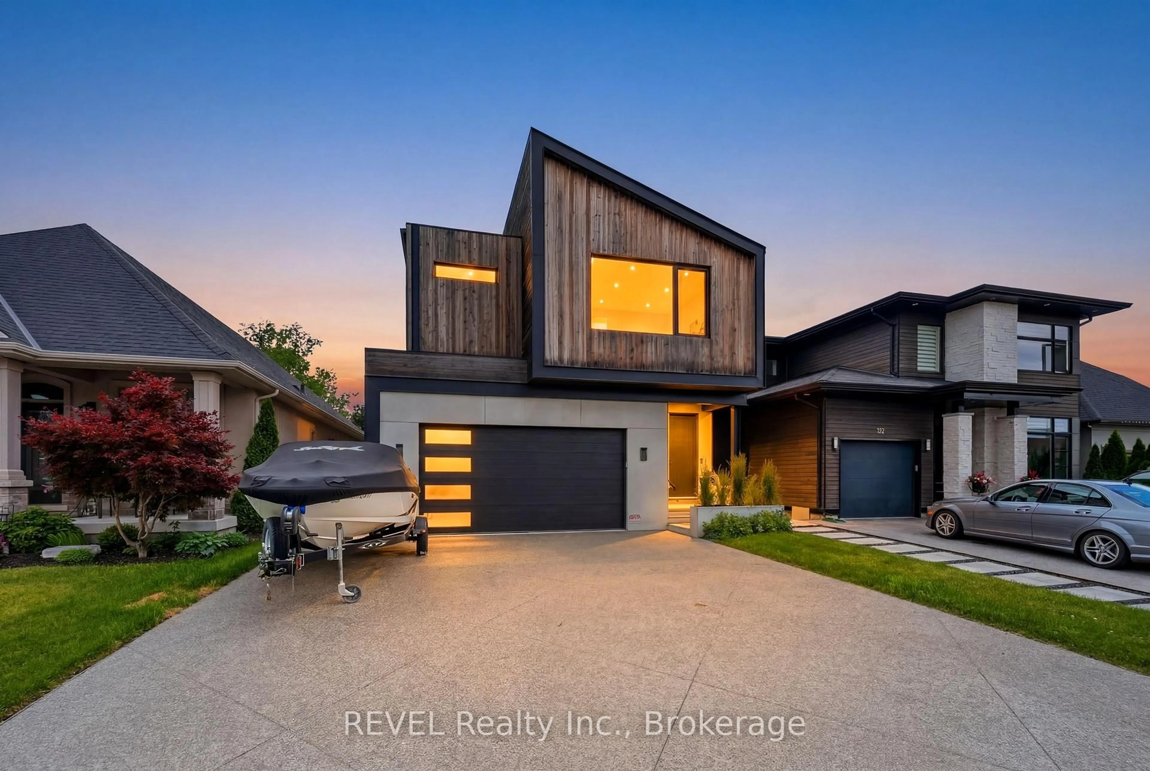 Home with brick exterior material, street for 81 Mackenzie King Ave, St. Catharines Ontario L2P 0E1