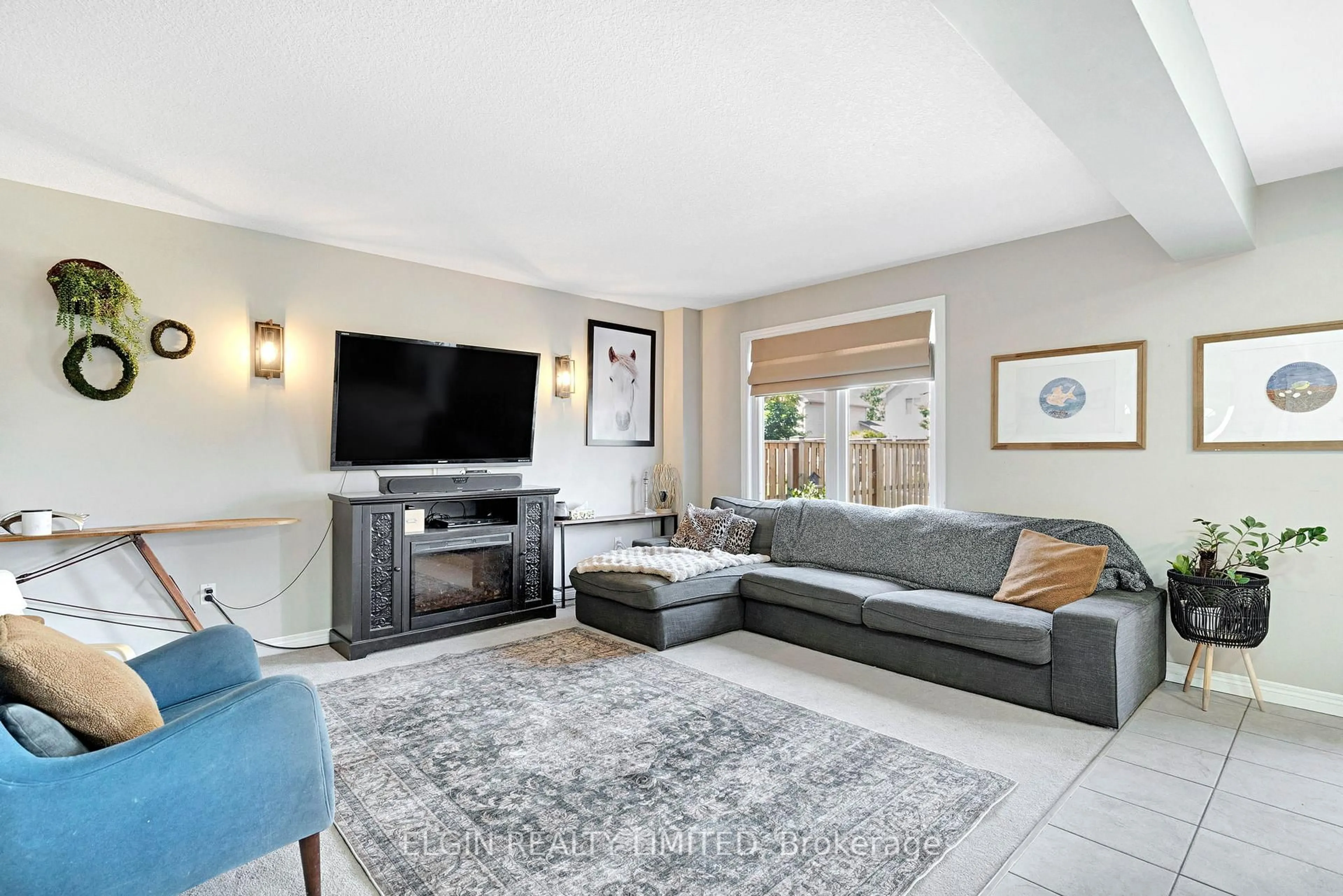 Living room with furniture, unknown for 18 Goldenrod Crt, St. Thomas Ontario N5P 4M7