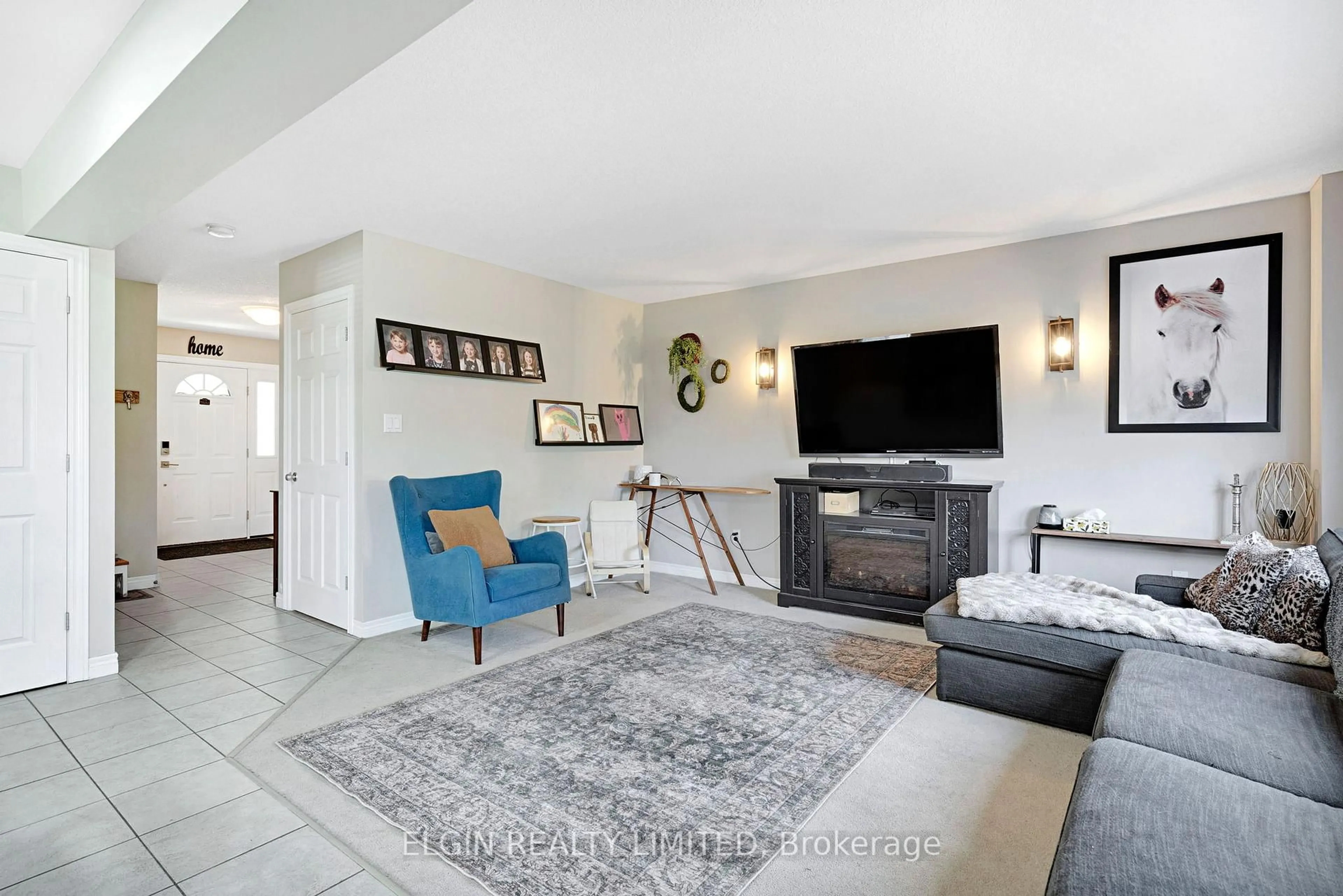 Living room with furniture, ceramic/tile floor for 18 Goldenrod Crt, St. Thomas Ontario N5P 4M7