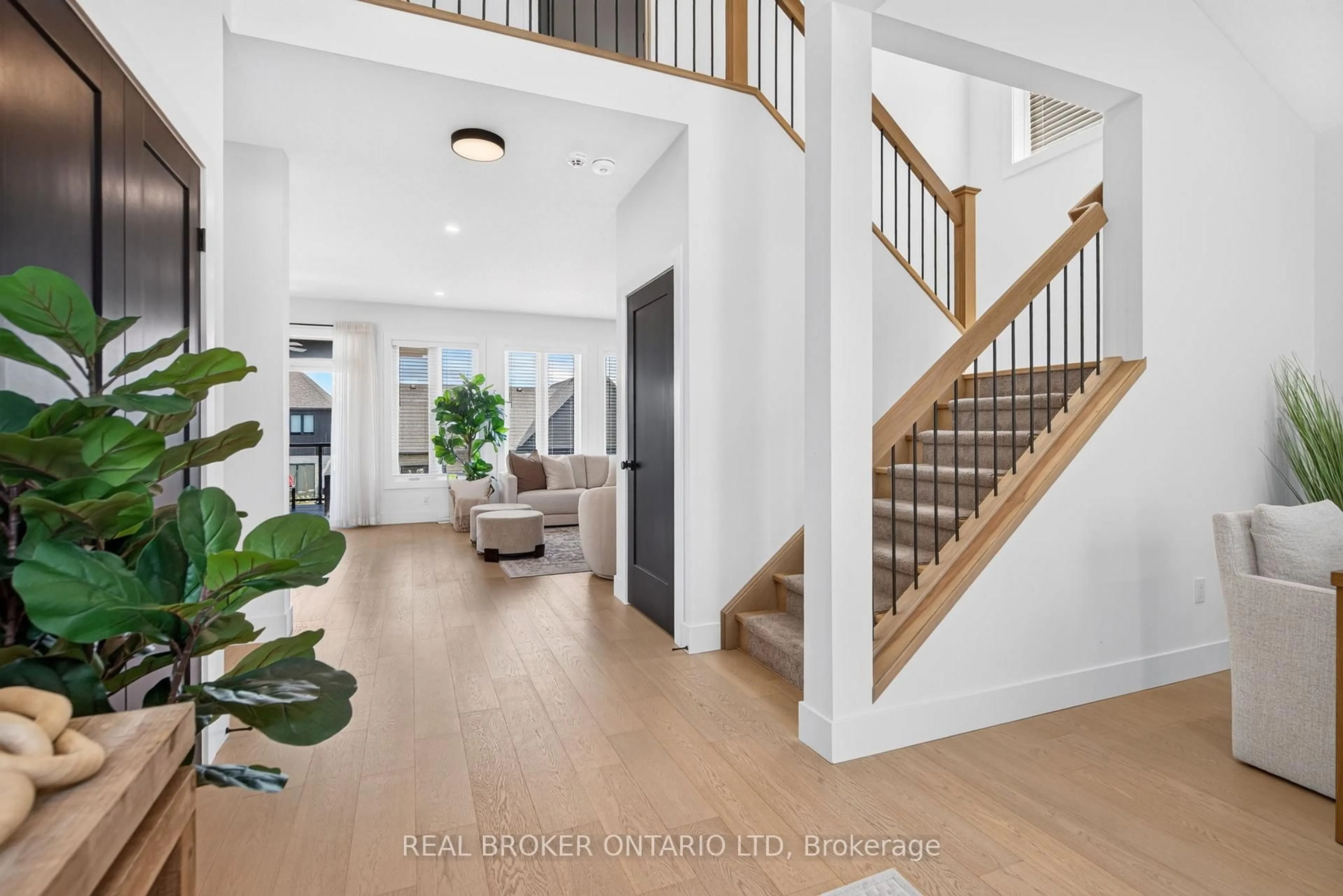 Indoor entryway for 77 Daventry Way, Middlesex Centre Ontario N0L 1R0