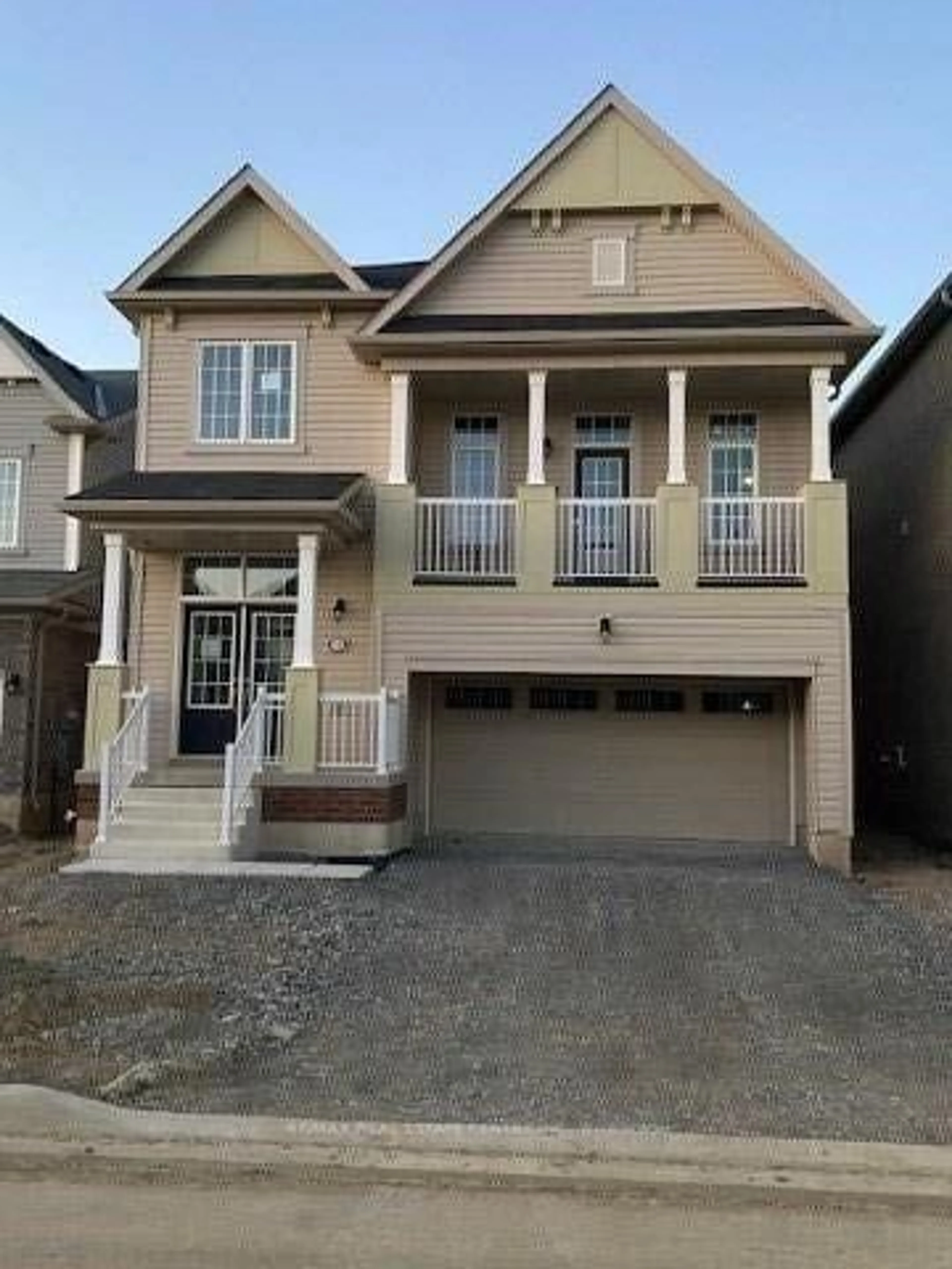 Home with vinyl exterior material, street for 10 Esther Cres, Thorold Ontario L3B 5N5